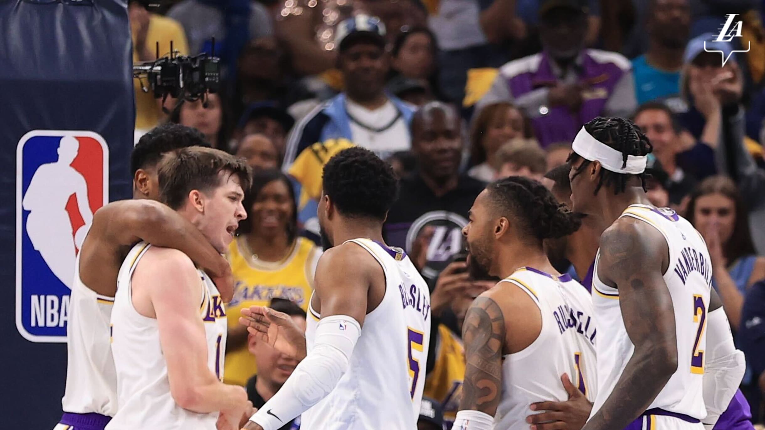 Sem LeBron James, Anthony Davis comanda vitória dos Lakers sobre