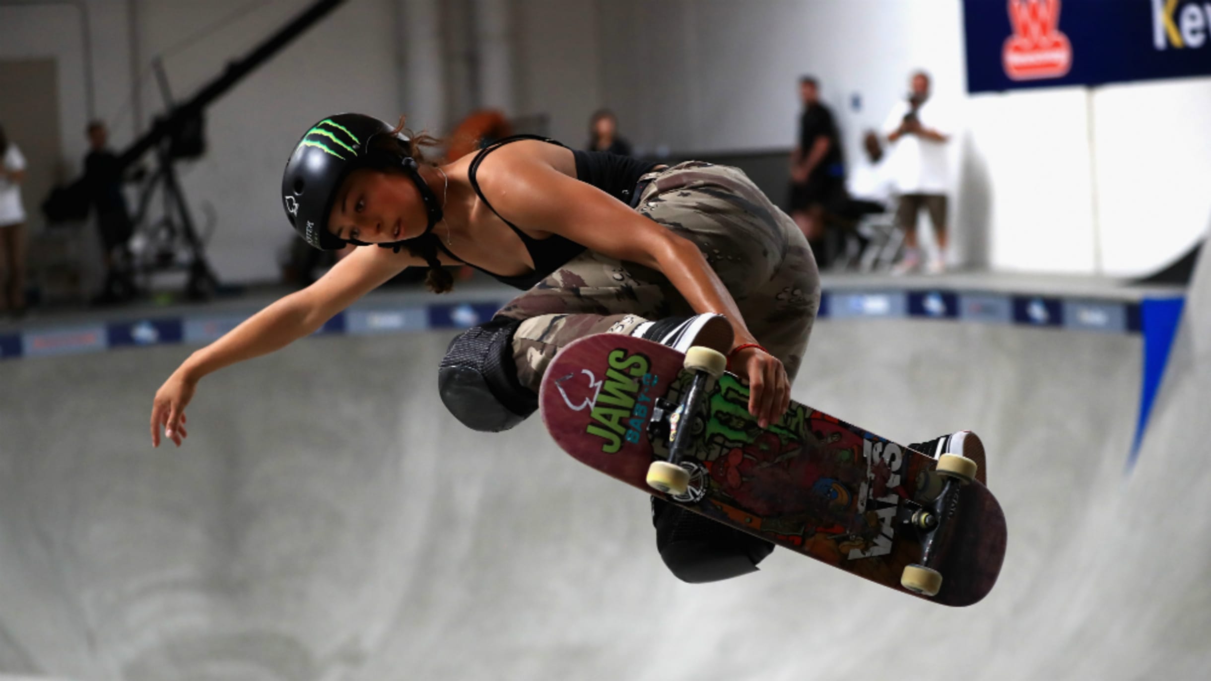 スノボ銀メダリスト平野歩夢も参戦、45秒間で技を繰り出すスケート