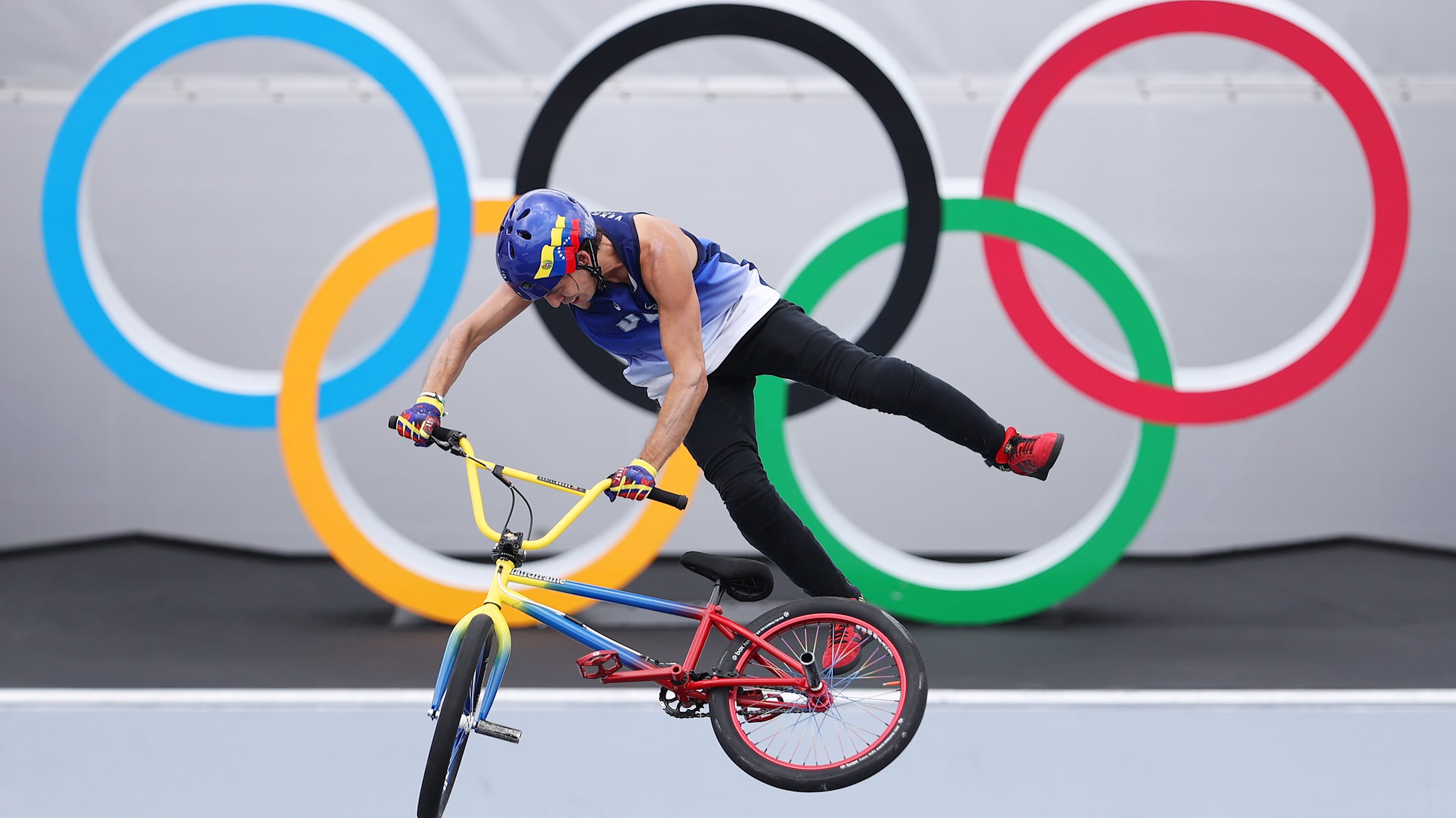 Daniel Dhers hace historia con la plata en el debut del BMX freestyle