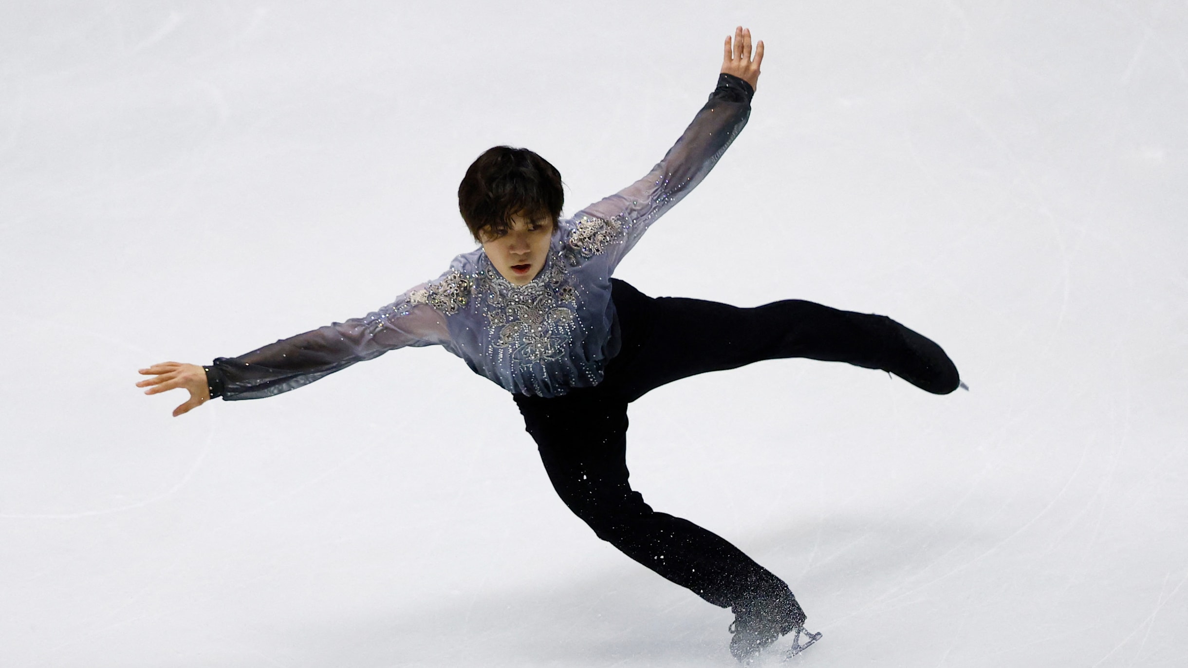 Shoma Uno takes lead over Zhou after men's short at NHK Trophy in