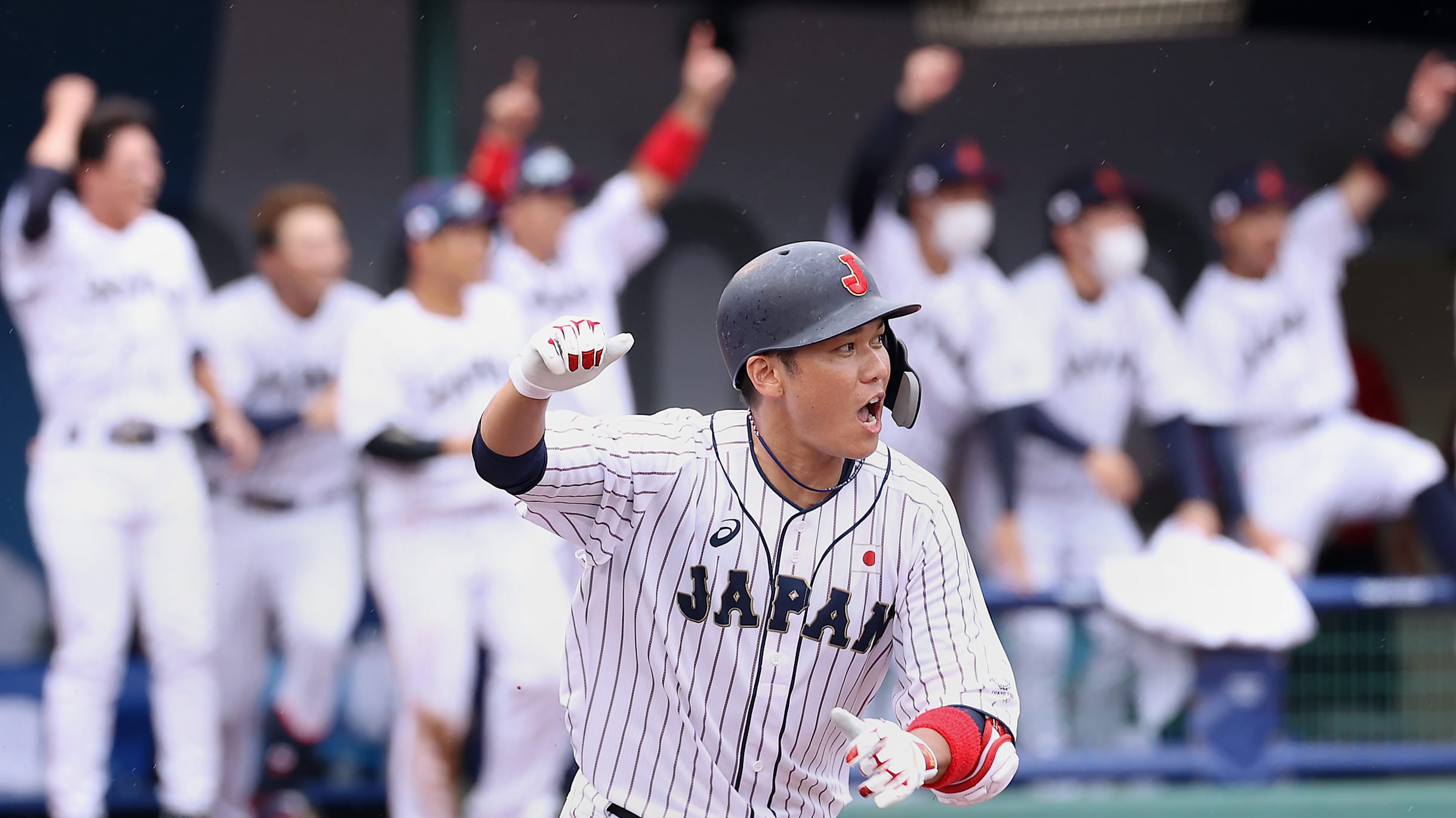 BASEBALL/ Cap Ohtani flung in air after WBC victory headed for