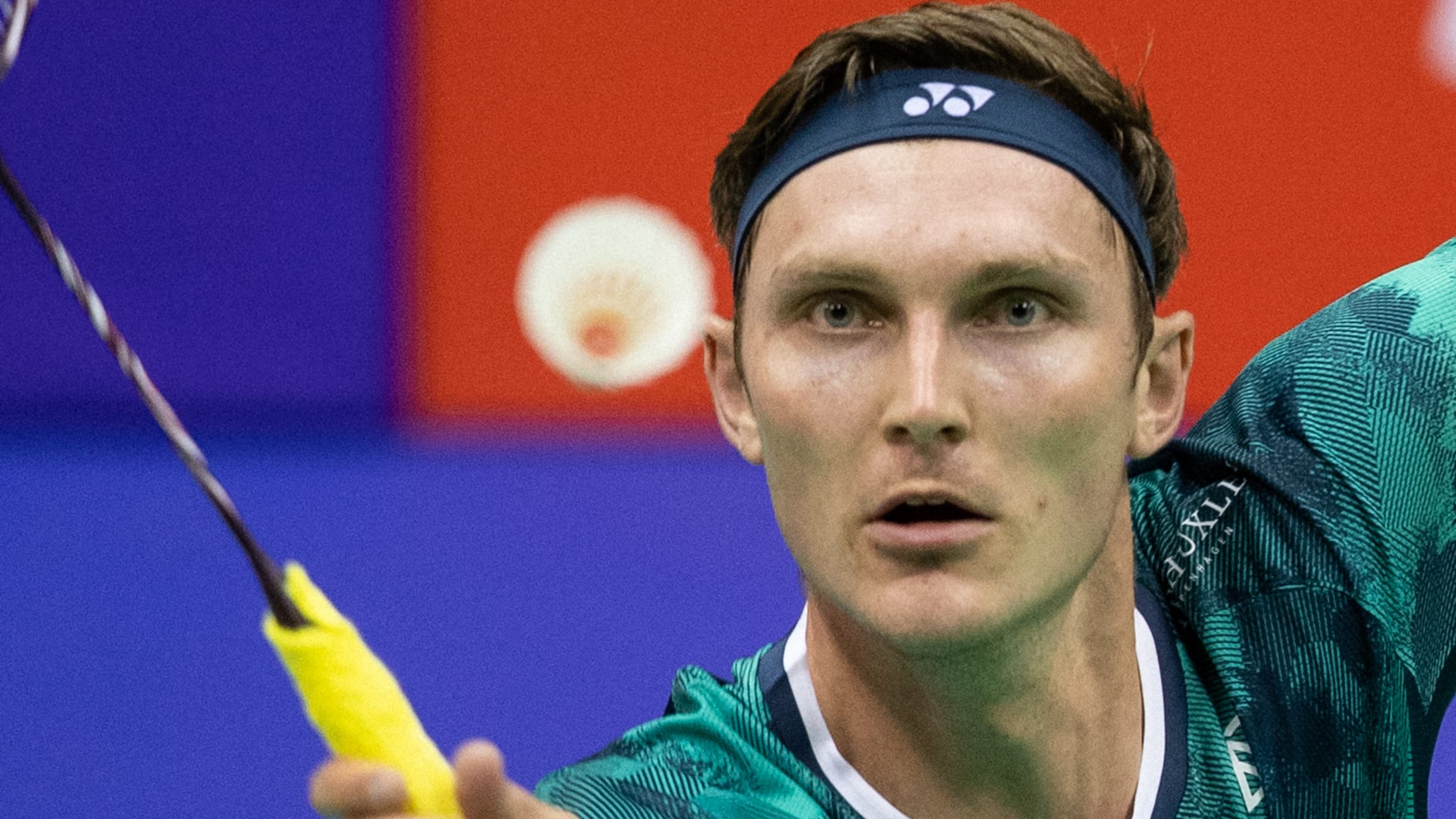 Do you want to get a signed shirt from Viktor Axelsen ? A