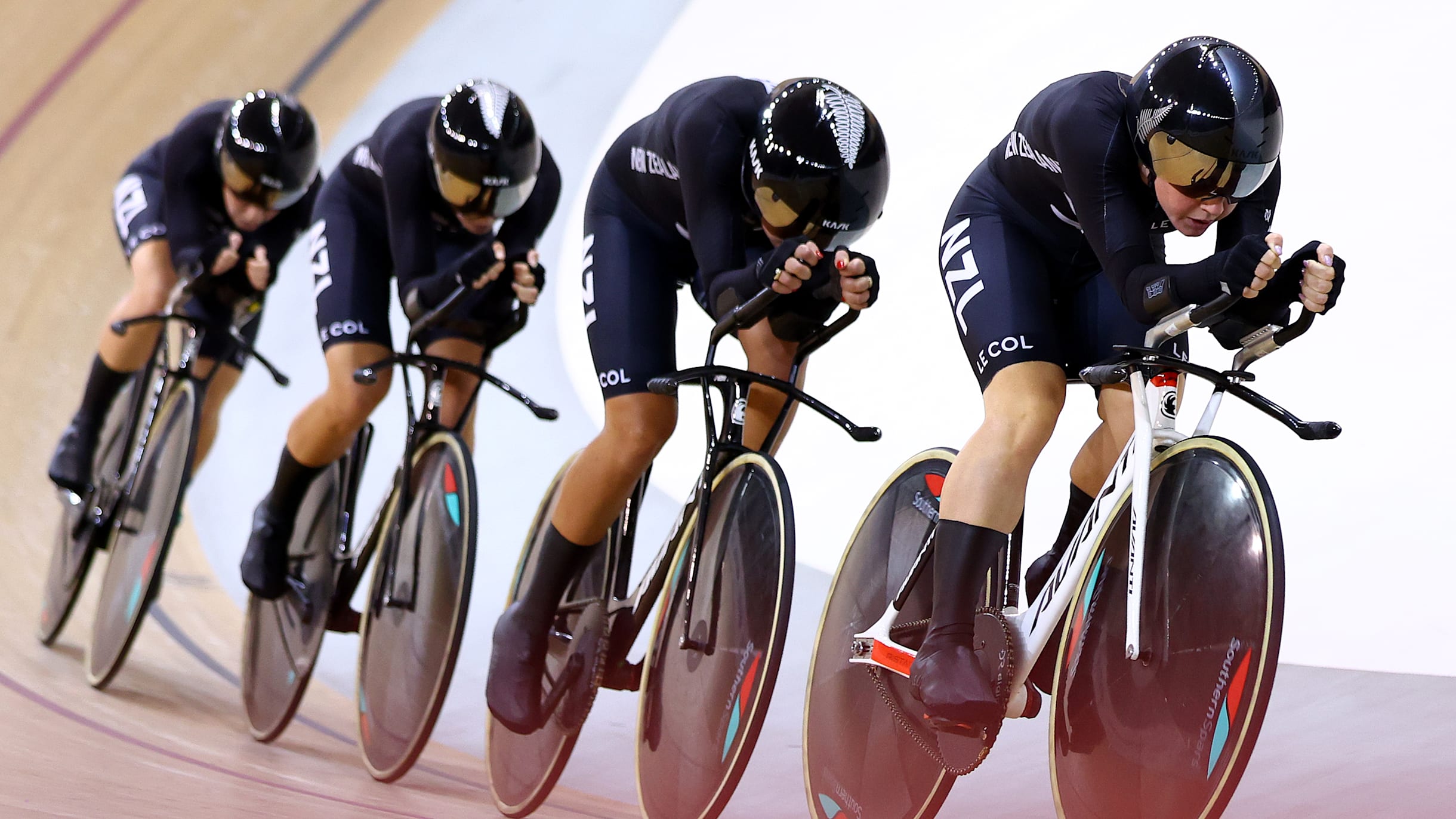 Women's track clearance cycling