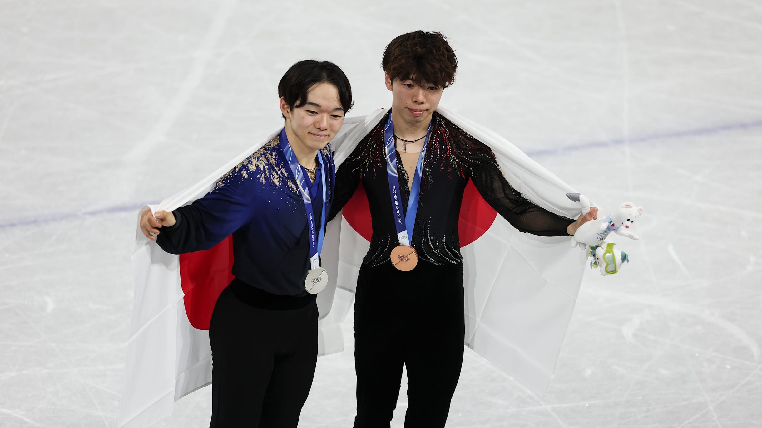 鍵山優真が2大会連続の銀メダル、佐藤駿は銅メダルを獲得丨フィギュア
