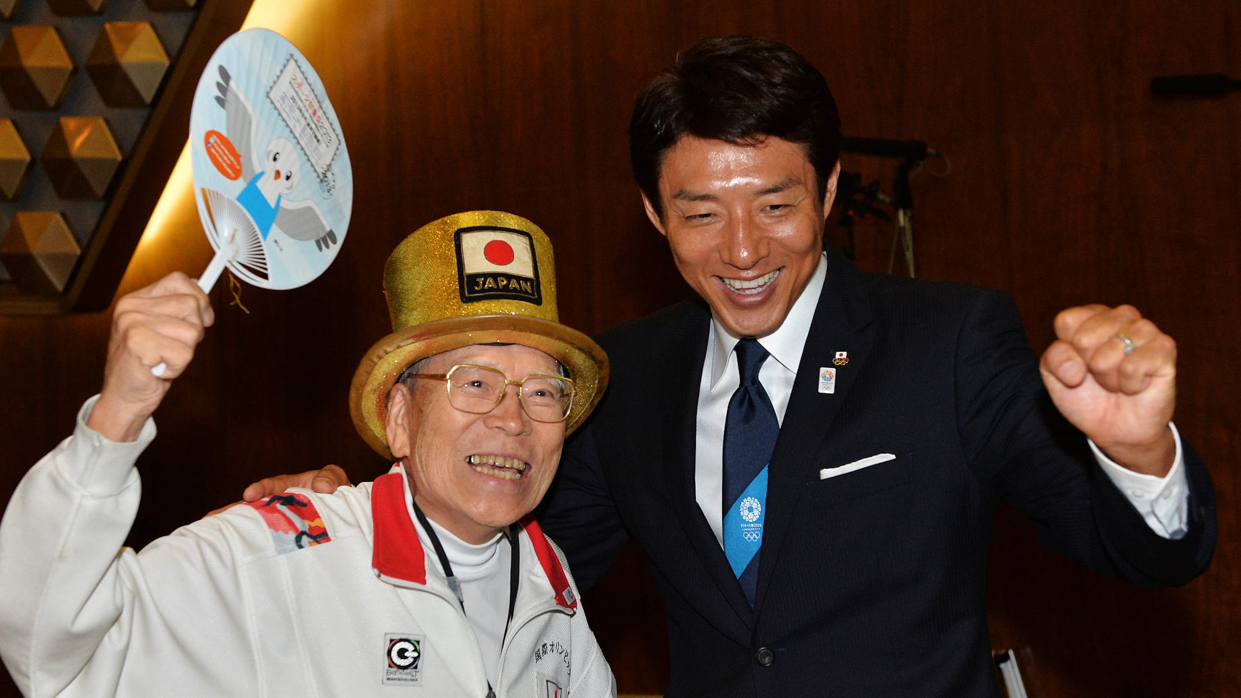 東京オリンピック　ストレッチパッド 金色の帽子がトレードマーク、オリンピックおじさんの物語を振り返る
