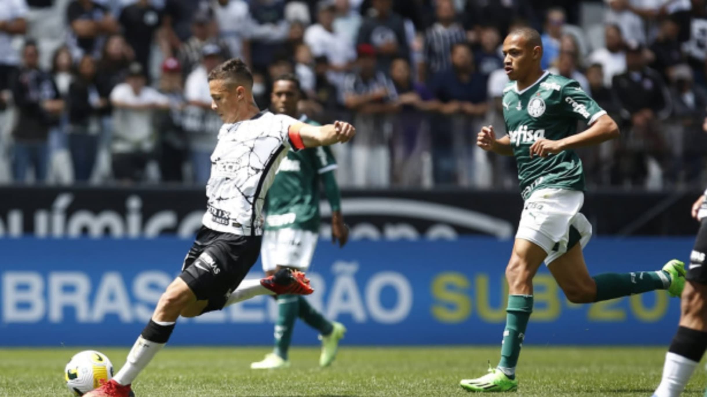 Palmeiras perde para o Corinthians em primeiro jogo da semifinal