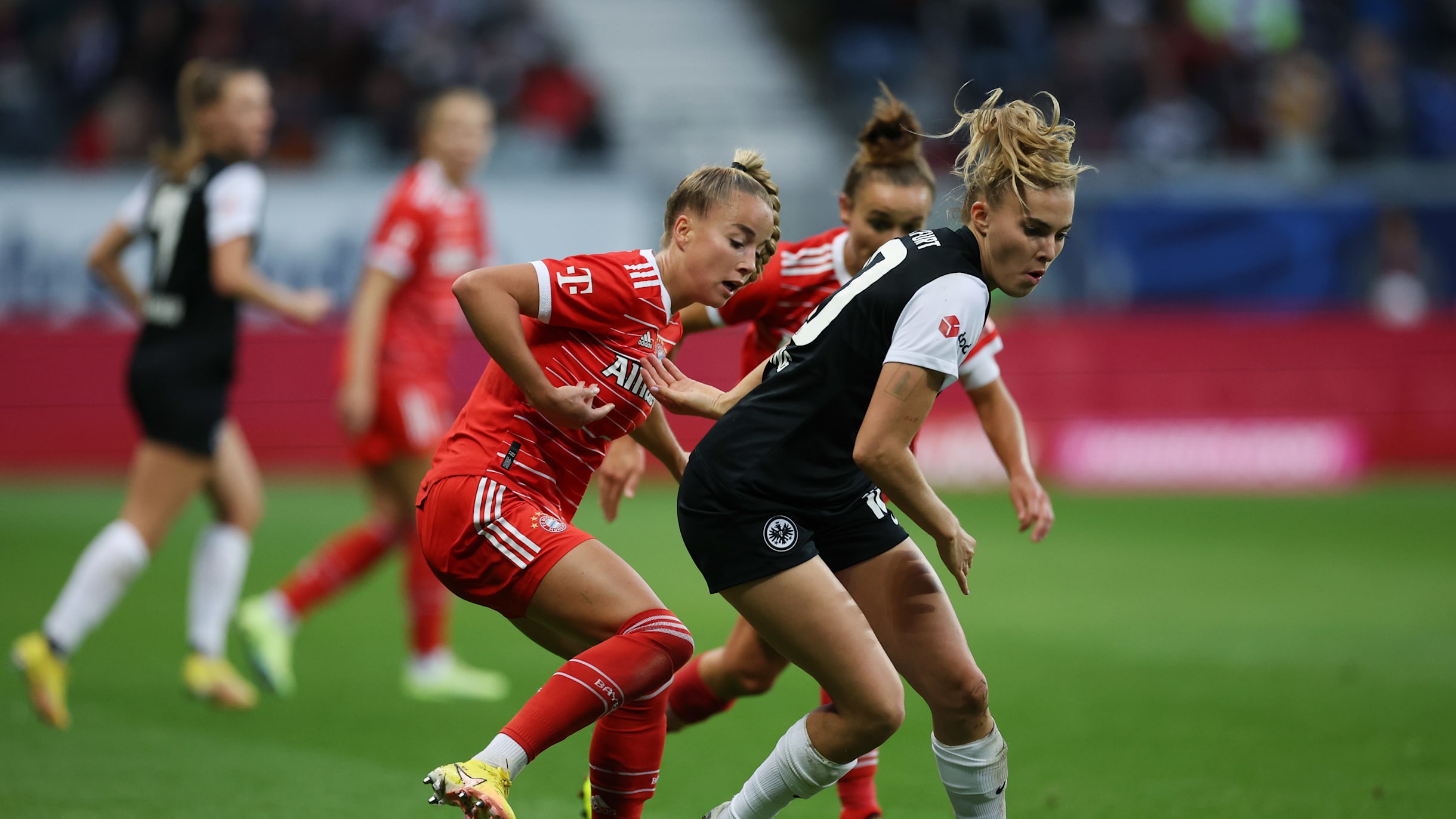 Kosovare Asllani of AC Milan in action during the Women Serie A match  News Photo - Getty Images