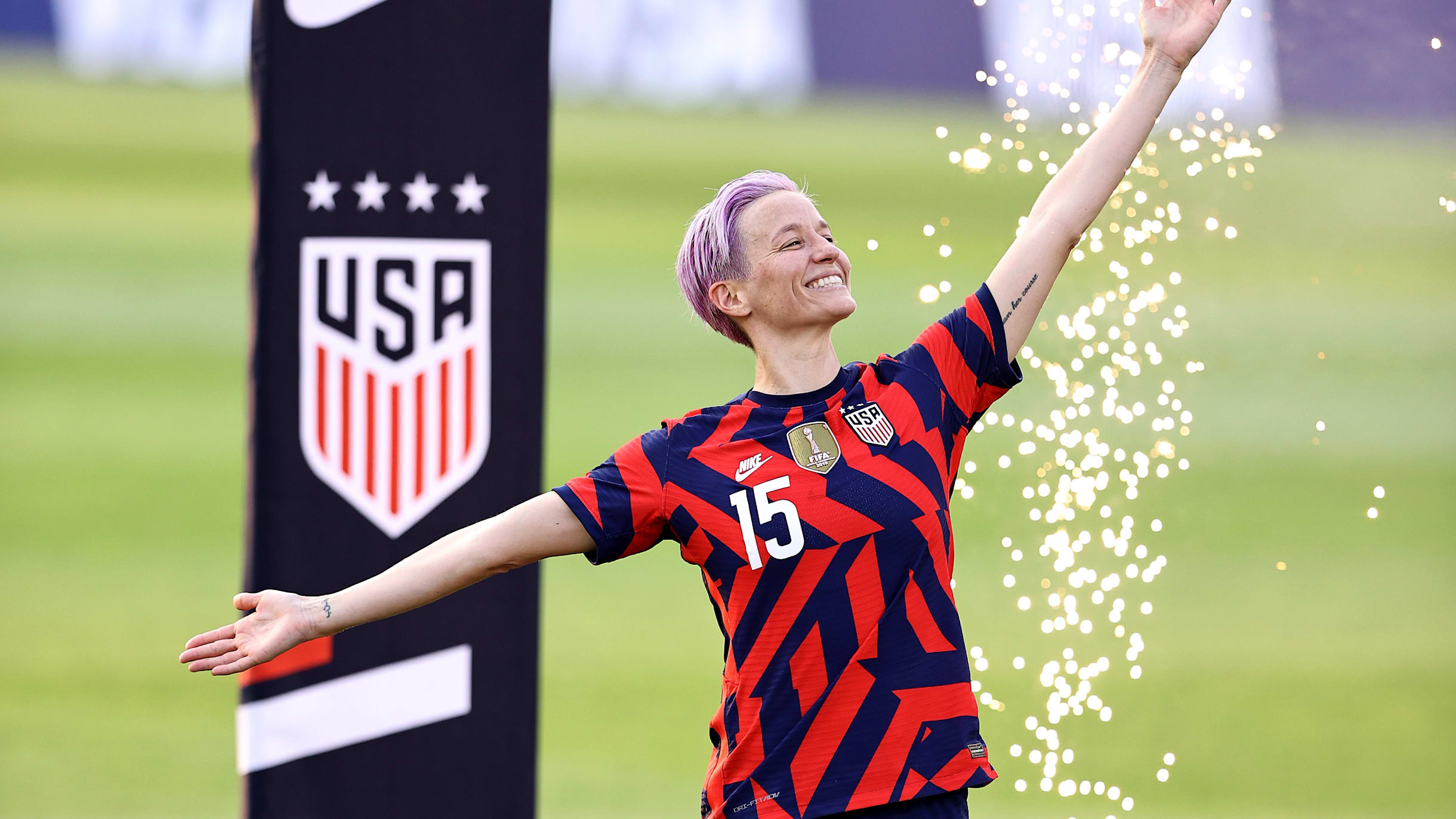 Megan Rapinoe honored by team OL Reign in front of record NWSL