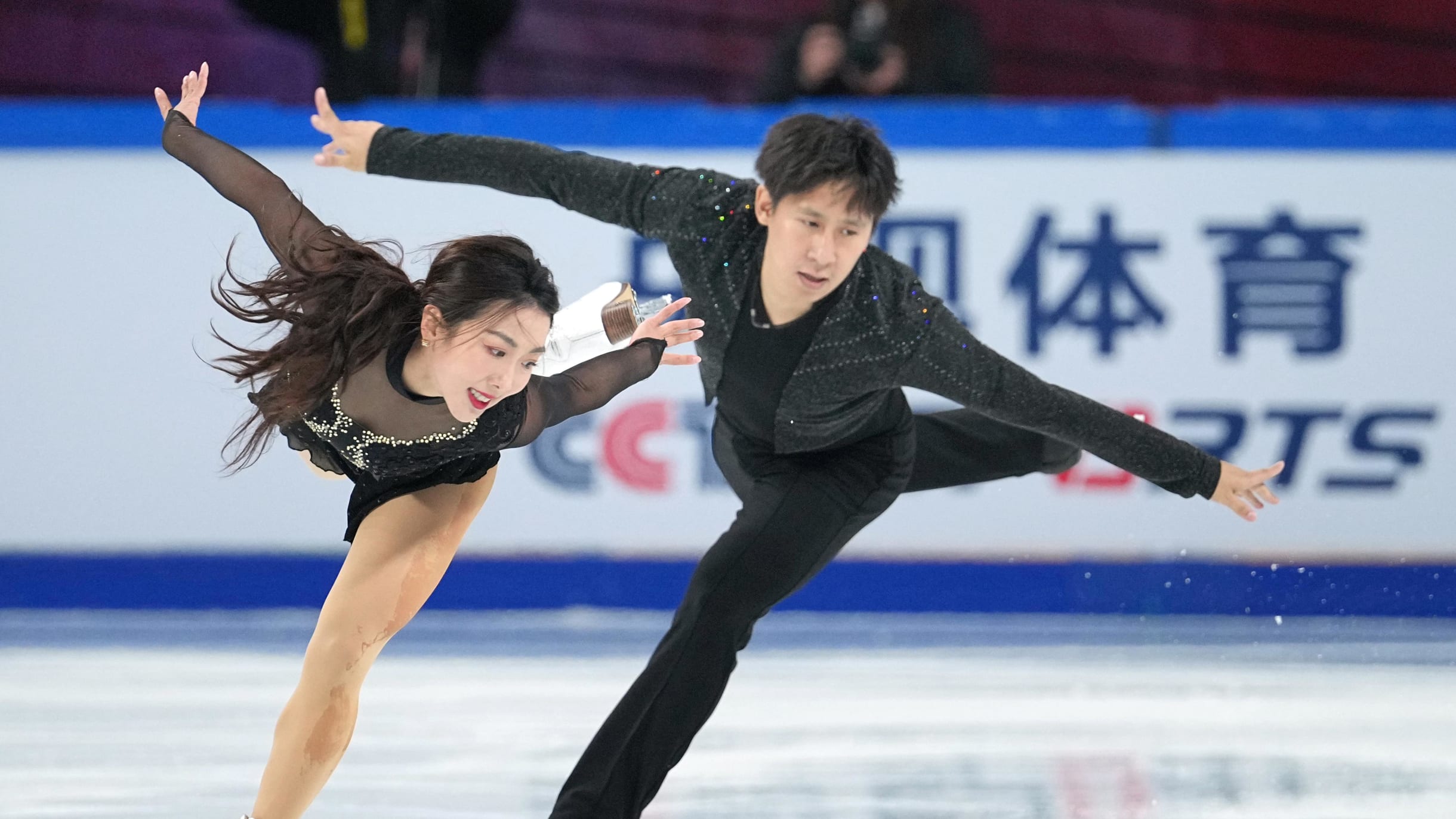 2026年ISU四大洲花样滑冰锦标赛：隋文静/韩聪双人滑摘银，美国组合叶菲