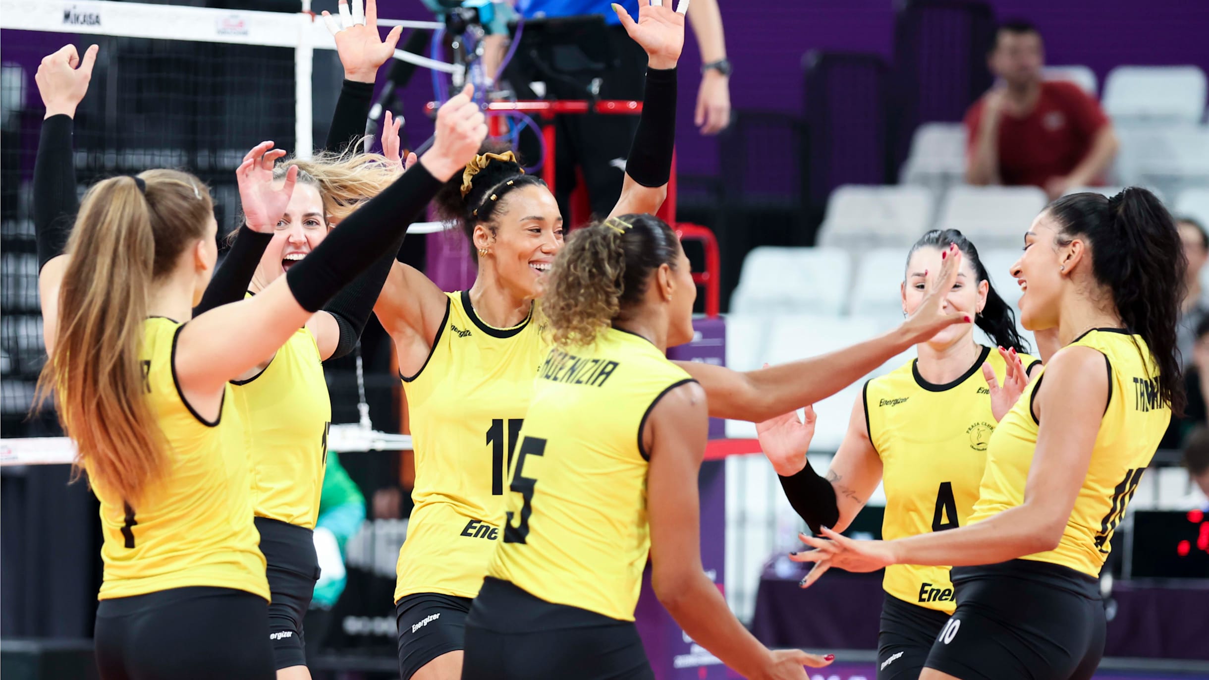 Brasileiras disputam o 5º lugar no Mundial de Clubes de vôlei feminino
