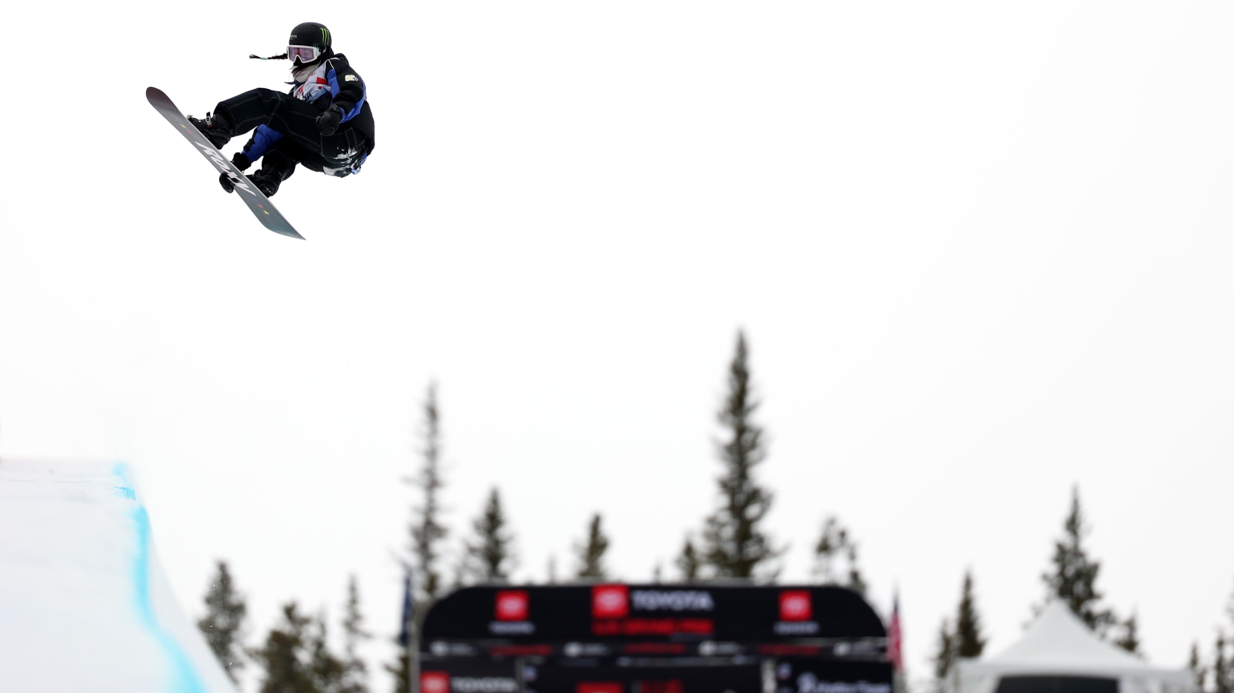 キムホノ Chloe Kim and Choi Gaon lead snowboard halfpipe qualifying at