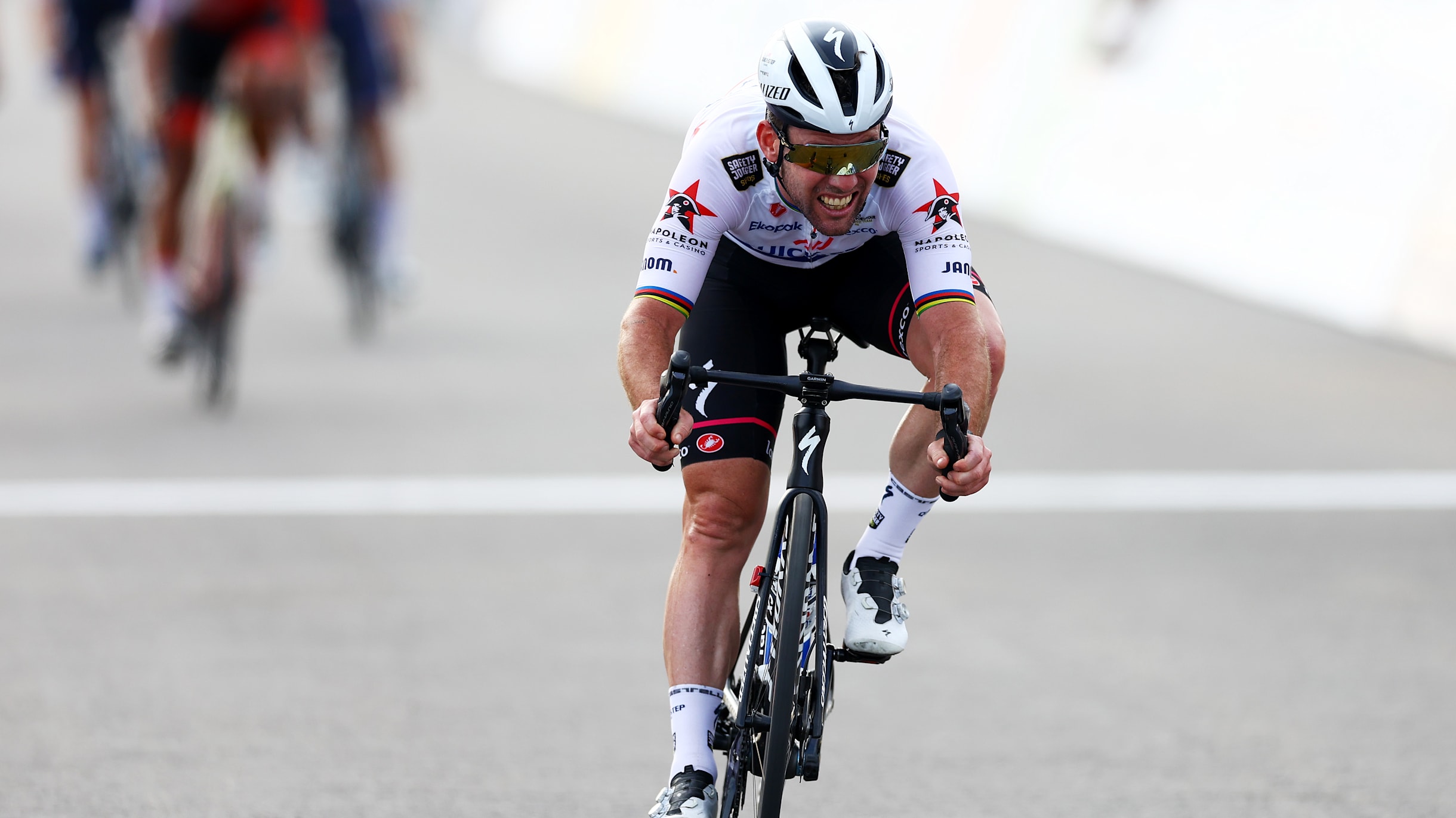 Mark Cavendish to keep fighting for wins in Giro d'Italia after
