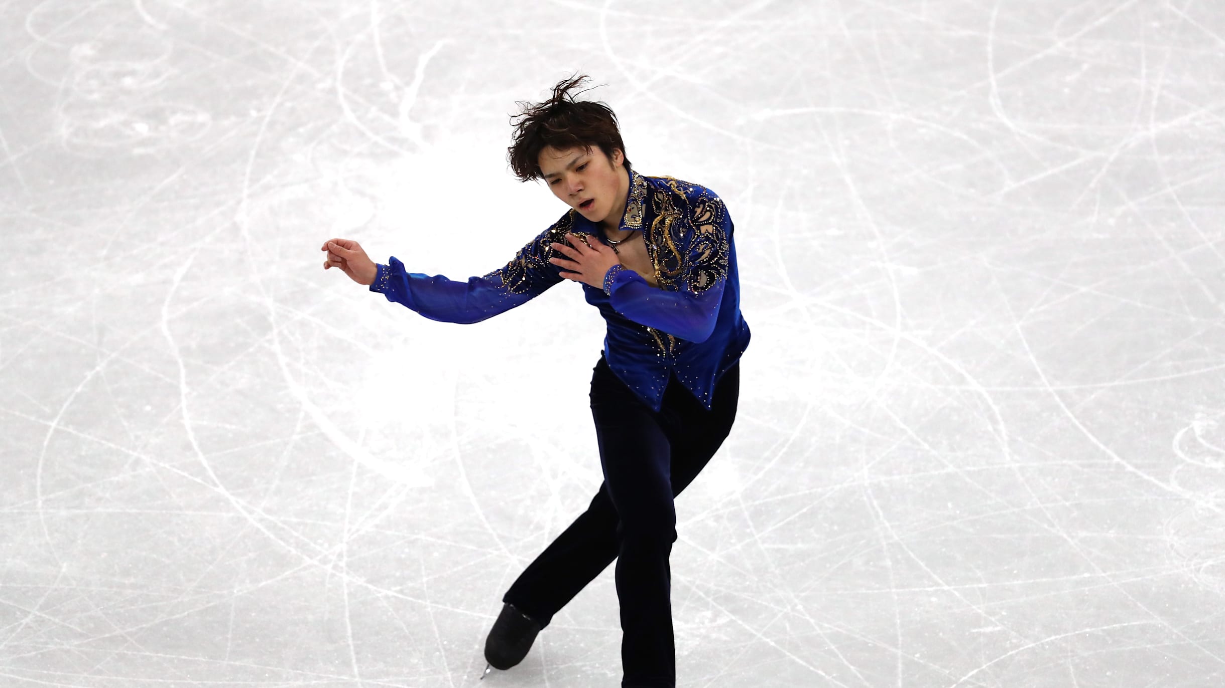 Shoma Uno takes lead over Zhou after men's short at NHK Trophy in Japan