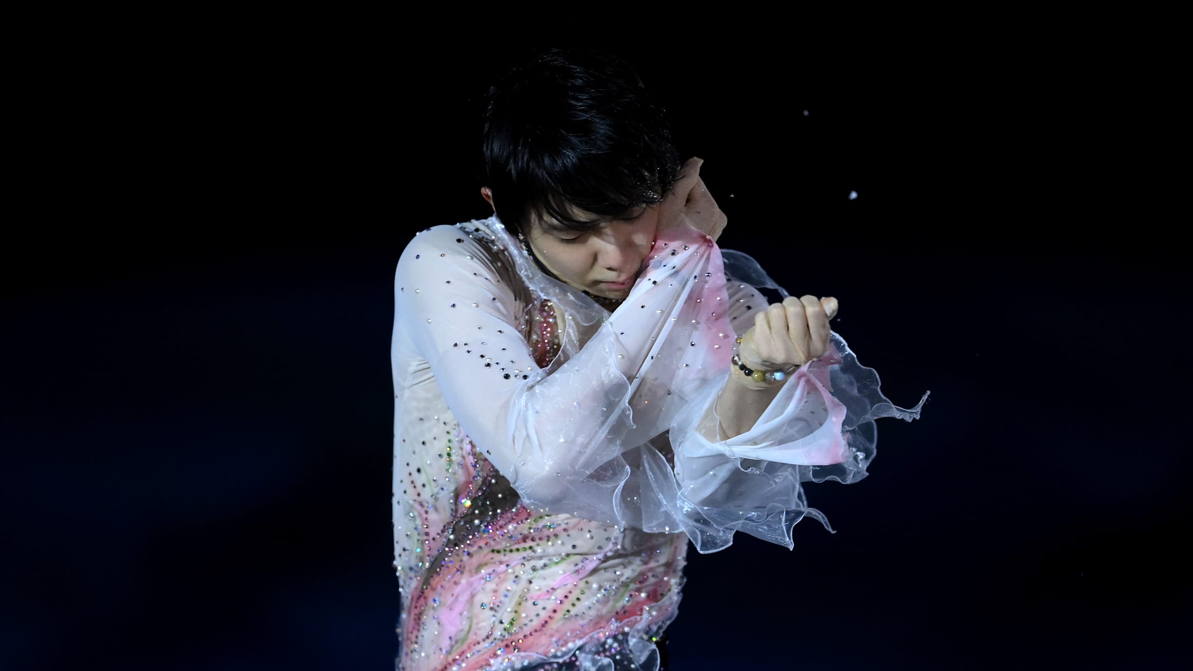 羽生結弦が観客を魅了、3ヶ月ぶりにパフォーマンスを披露