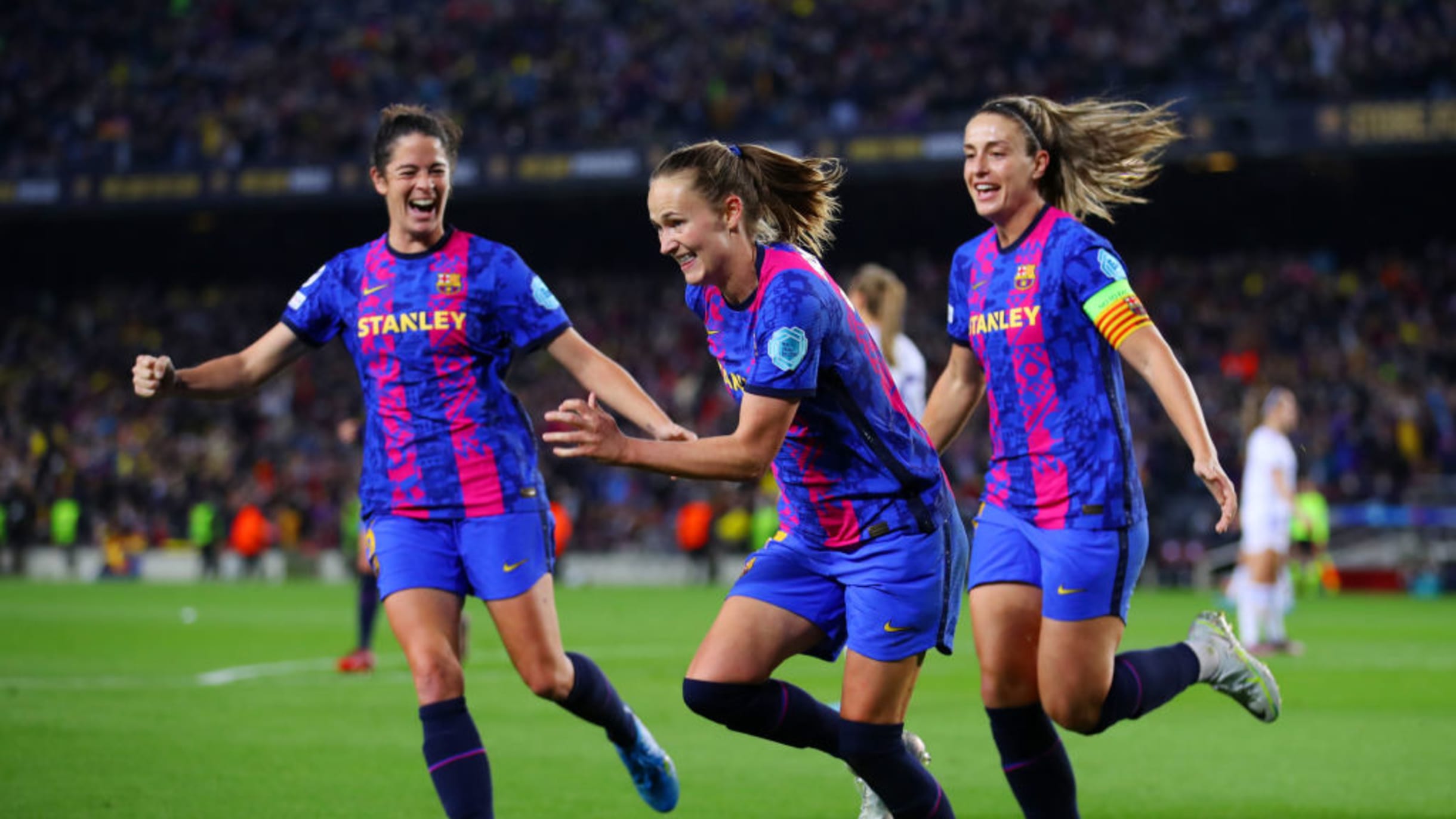 Barca takes the lead : r/WomenSoccerLegs