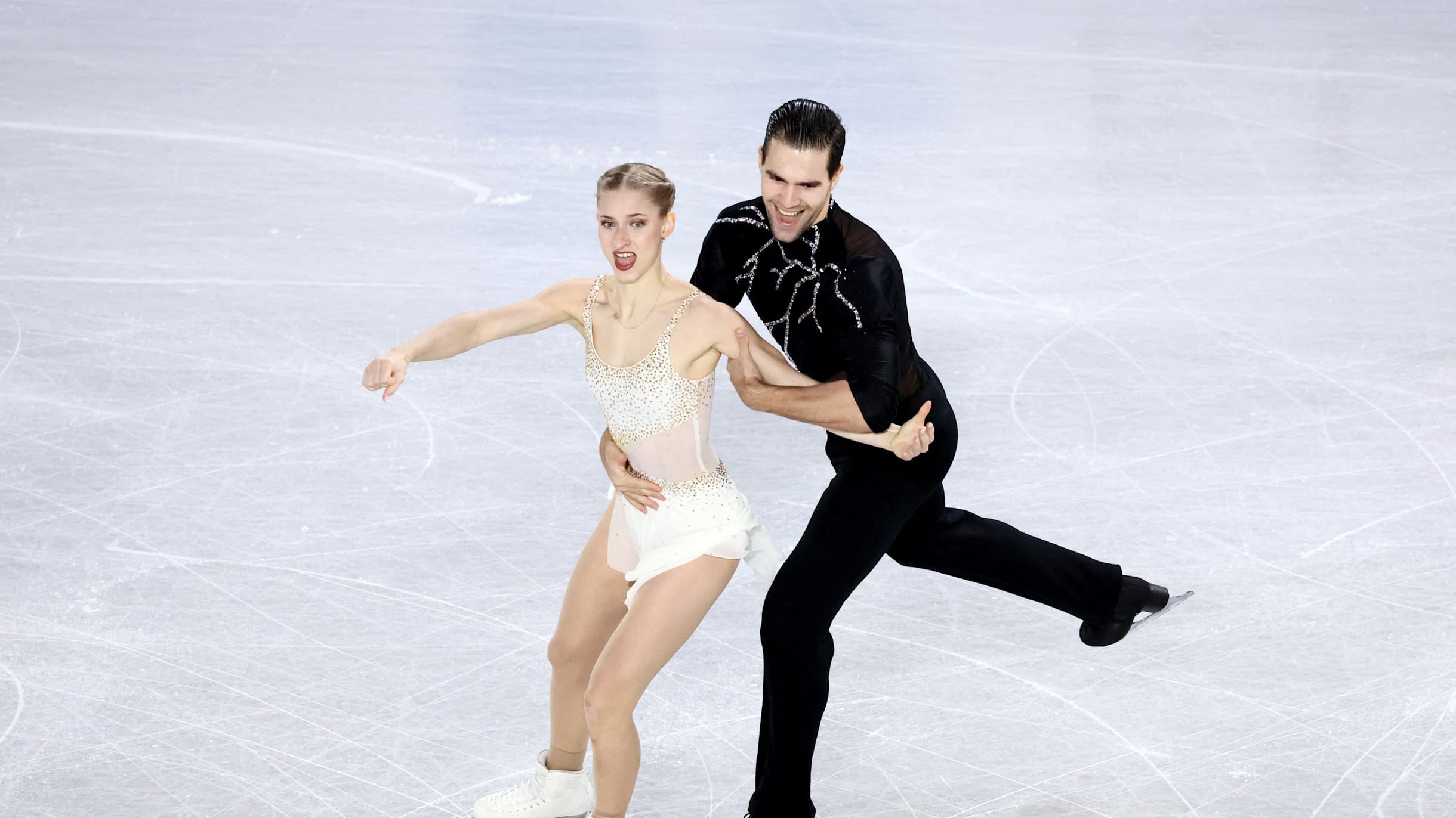 Minerva Fabienne Hase and Nikita Volodin repeat as pairs