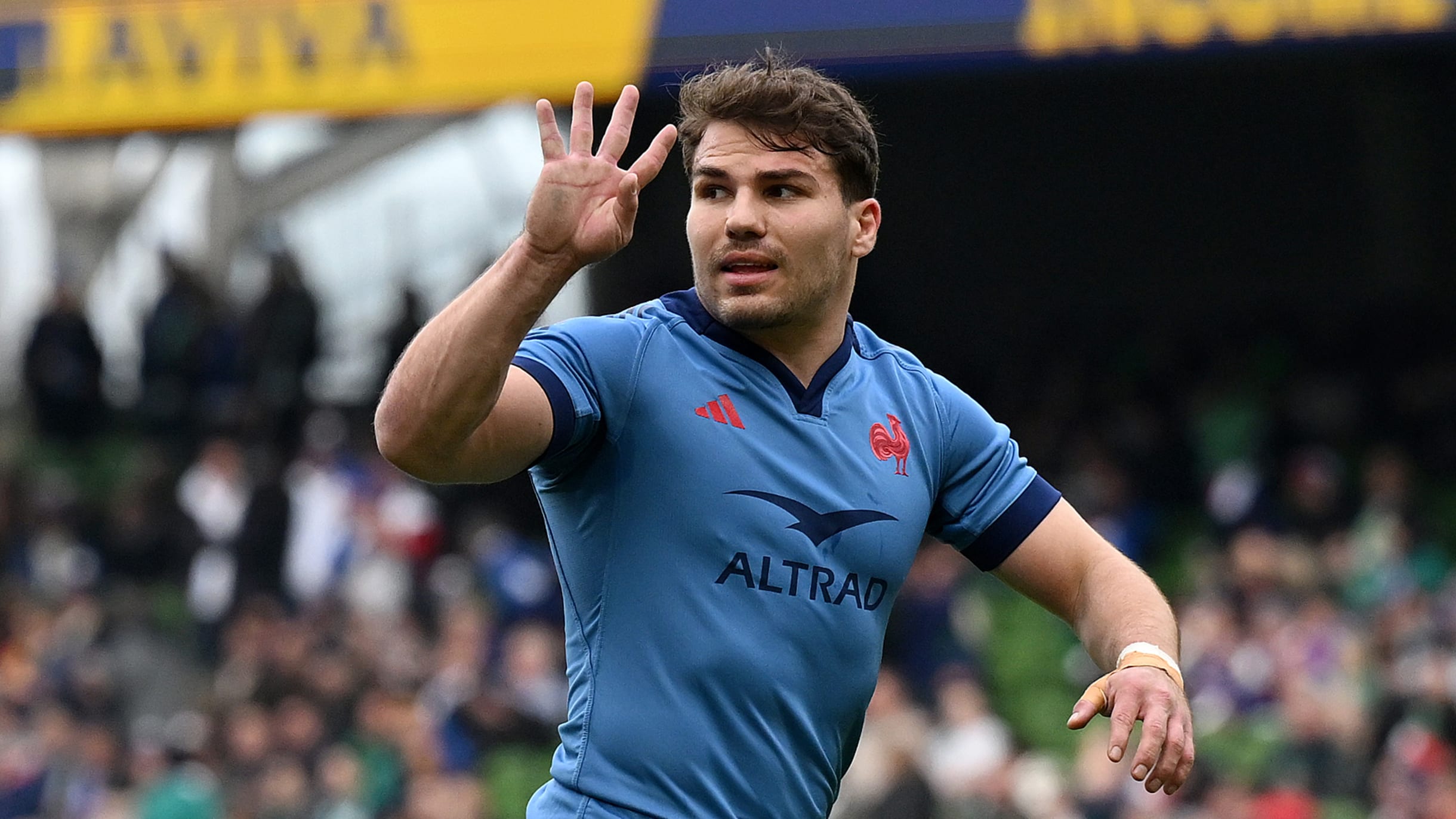 Rugby : Antoine Dupont donne de ses nouvelles et évoque les JO de Los  Angeles 2028 : « Je me laisse l'option d'y participer »