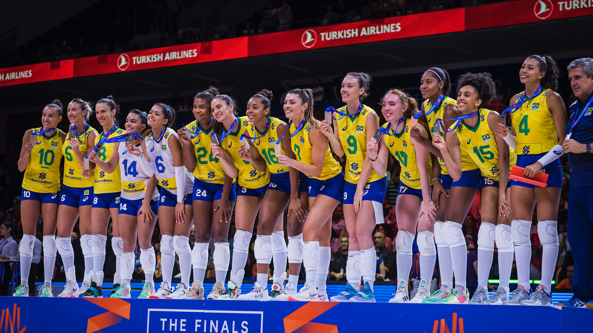 Como ficaria a melhor Seleção Brasileira de Vôlei de todos os tempos?