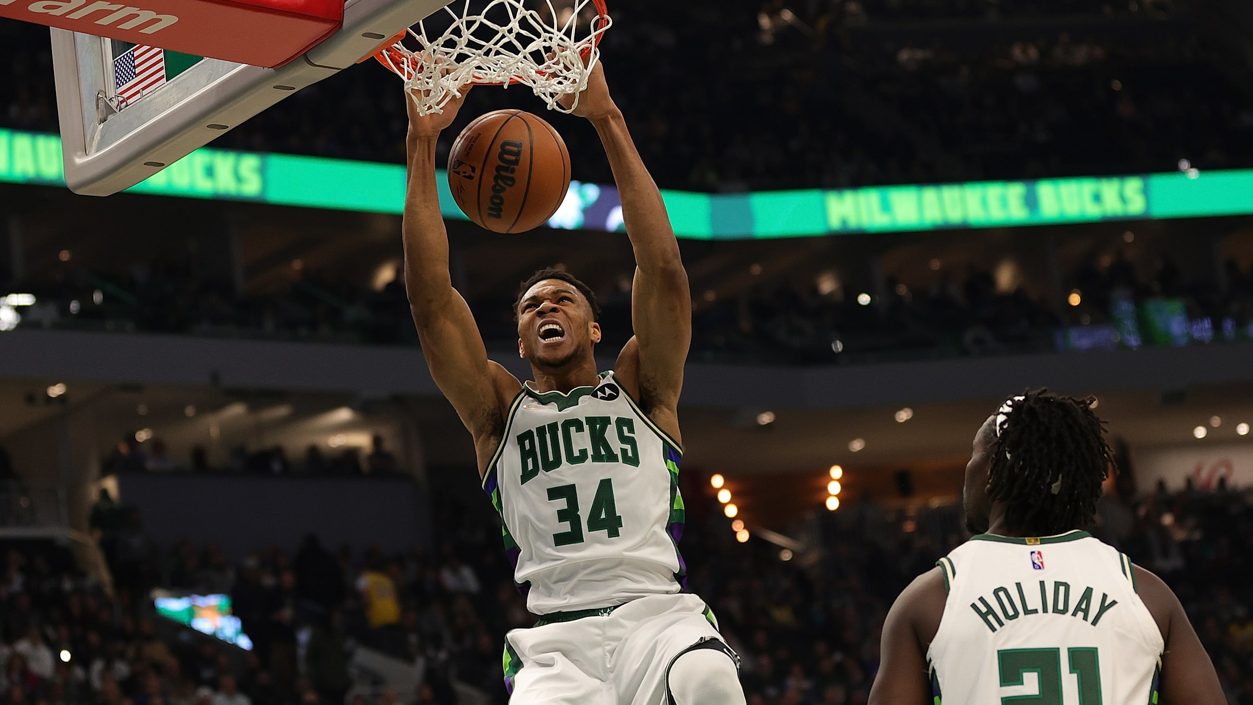 Milwaukee Bucks blue stripe on uniform, explained