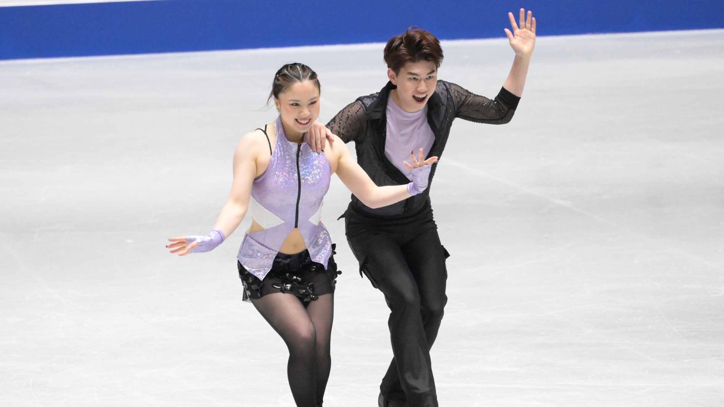 フィギュアスケート「うたまさ」首位、「りかしん」2位発進 全日本