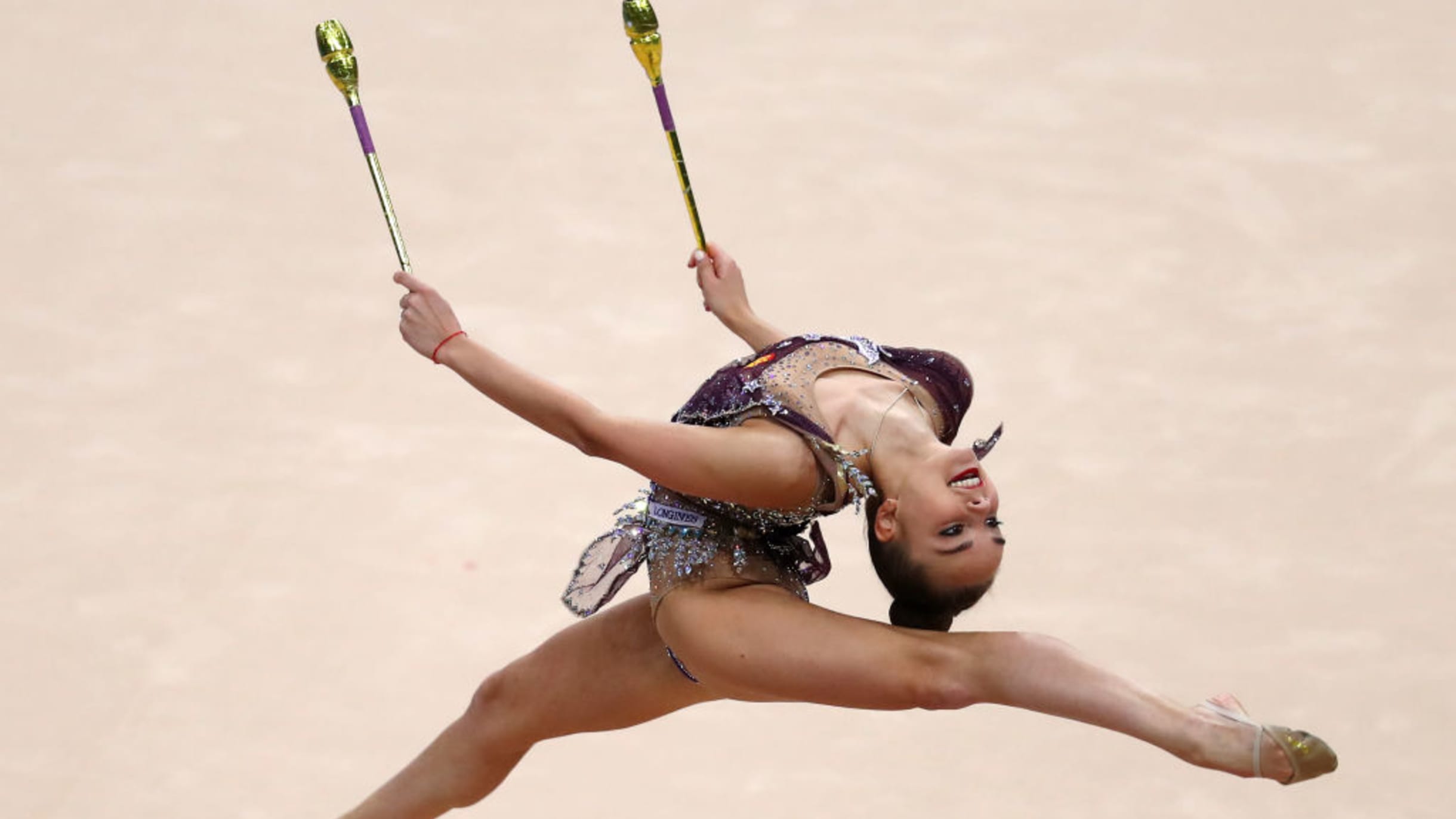 Olympics-Rhythmic Gymnastics-Russian Averina twins qualify on top ahead of  finals
