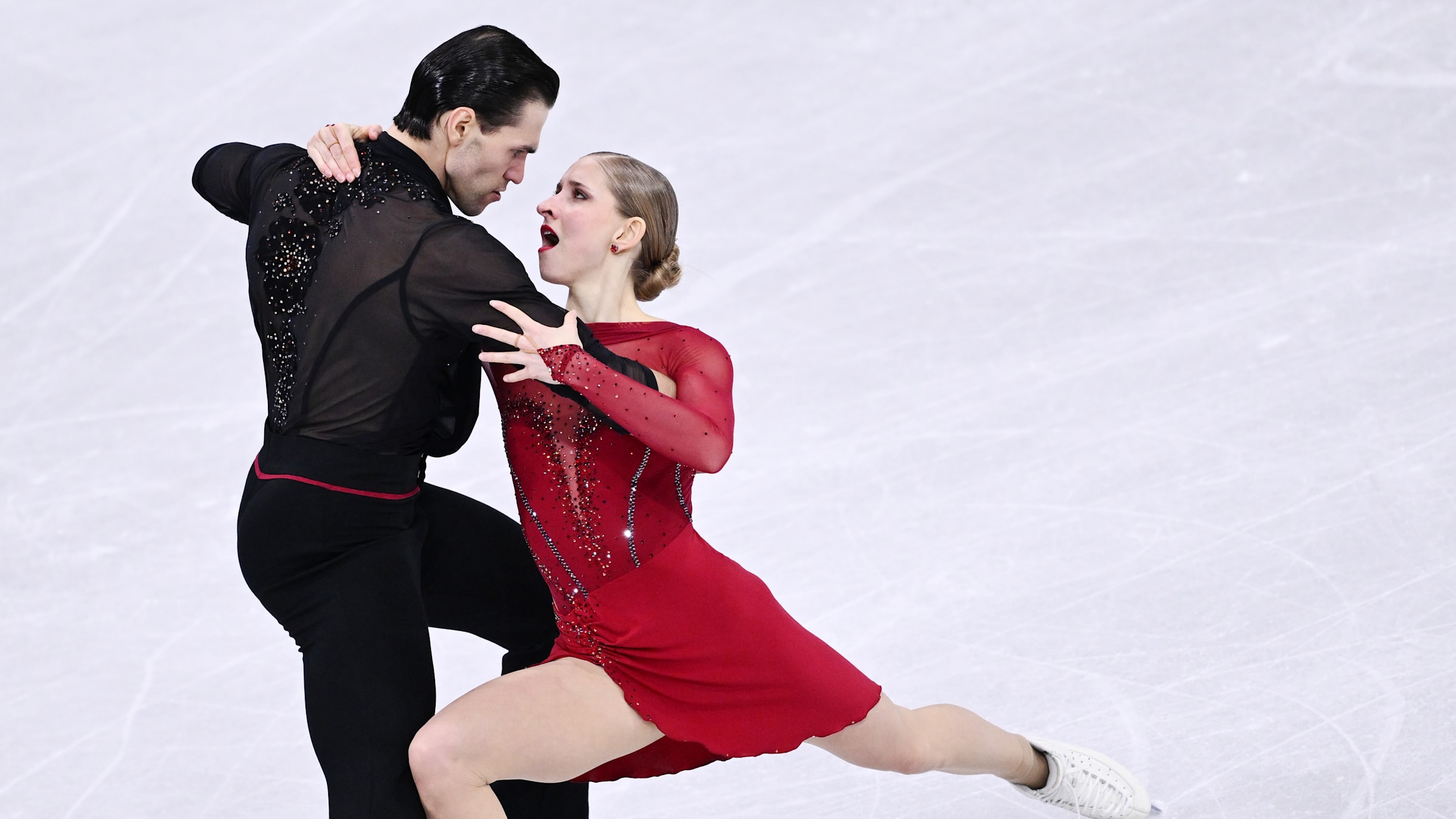 Winter Olympics 2026: Germany's Hase/Volodin grab figure skating