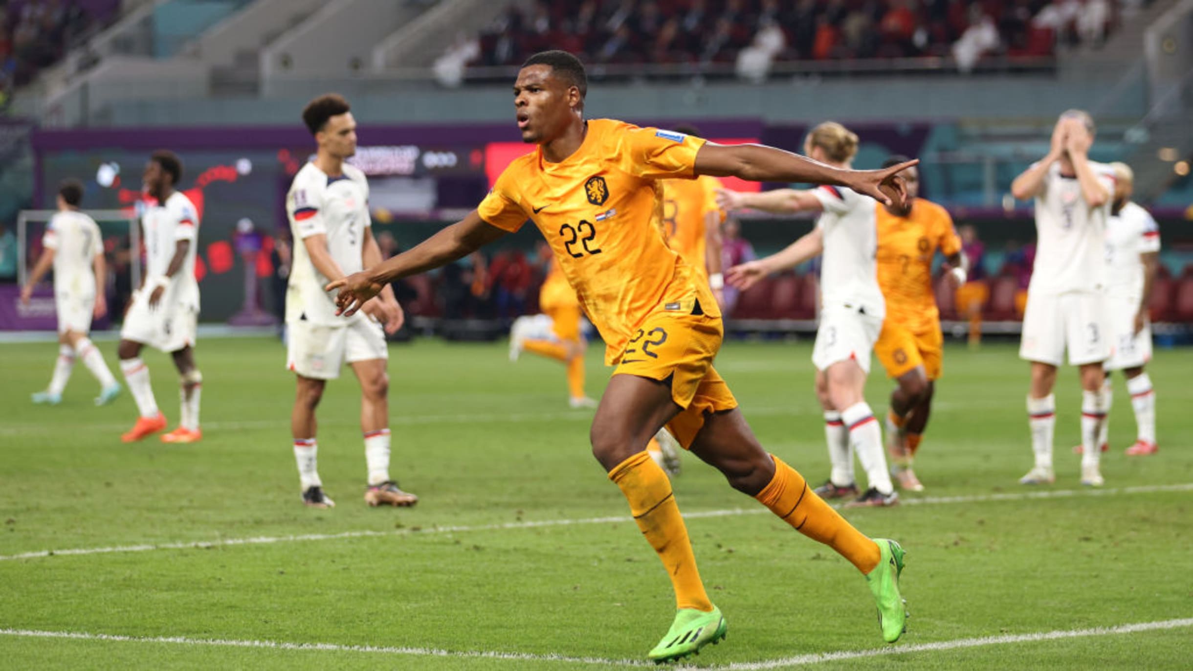 Голландия чм 2022. Счет футбола нидерланды. 1/8 финала чм по футболу 2022. Ван перси сборная. Профессиональный футболист.