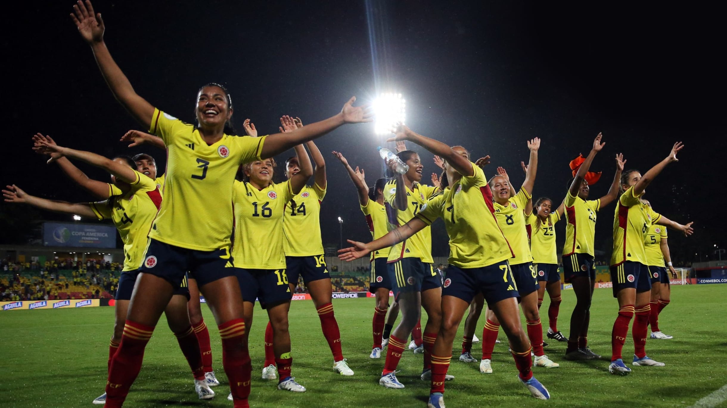 Seleção brasileira feminina bate Colômbia e conquista a Copa