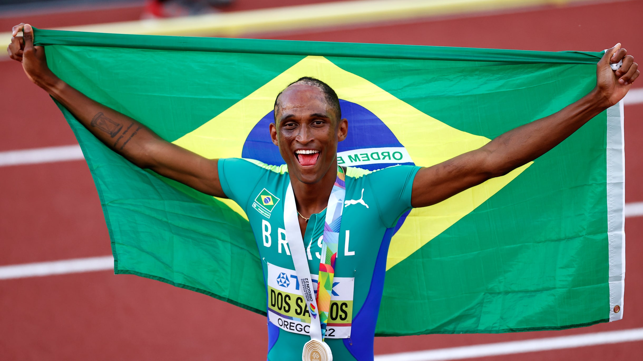 Brasiliense é campeã dos 100 metros com barreiras no Mundial Escolar de  Atletismo