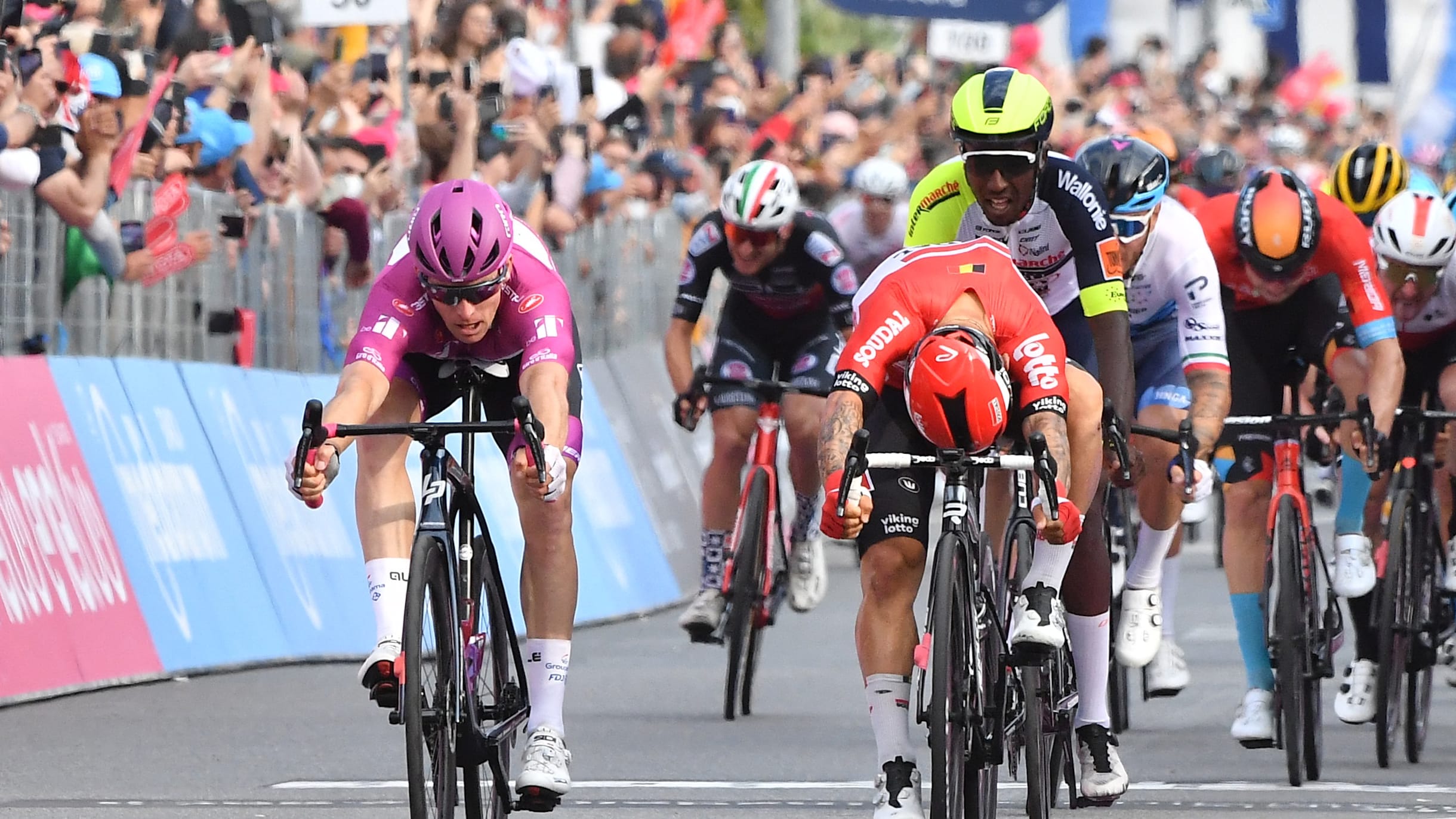 2022 Giro dItalia Demare wins stage 6 after thrilling sprint