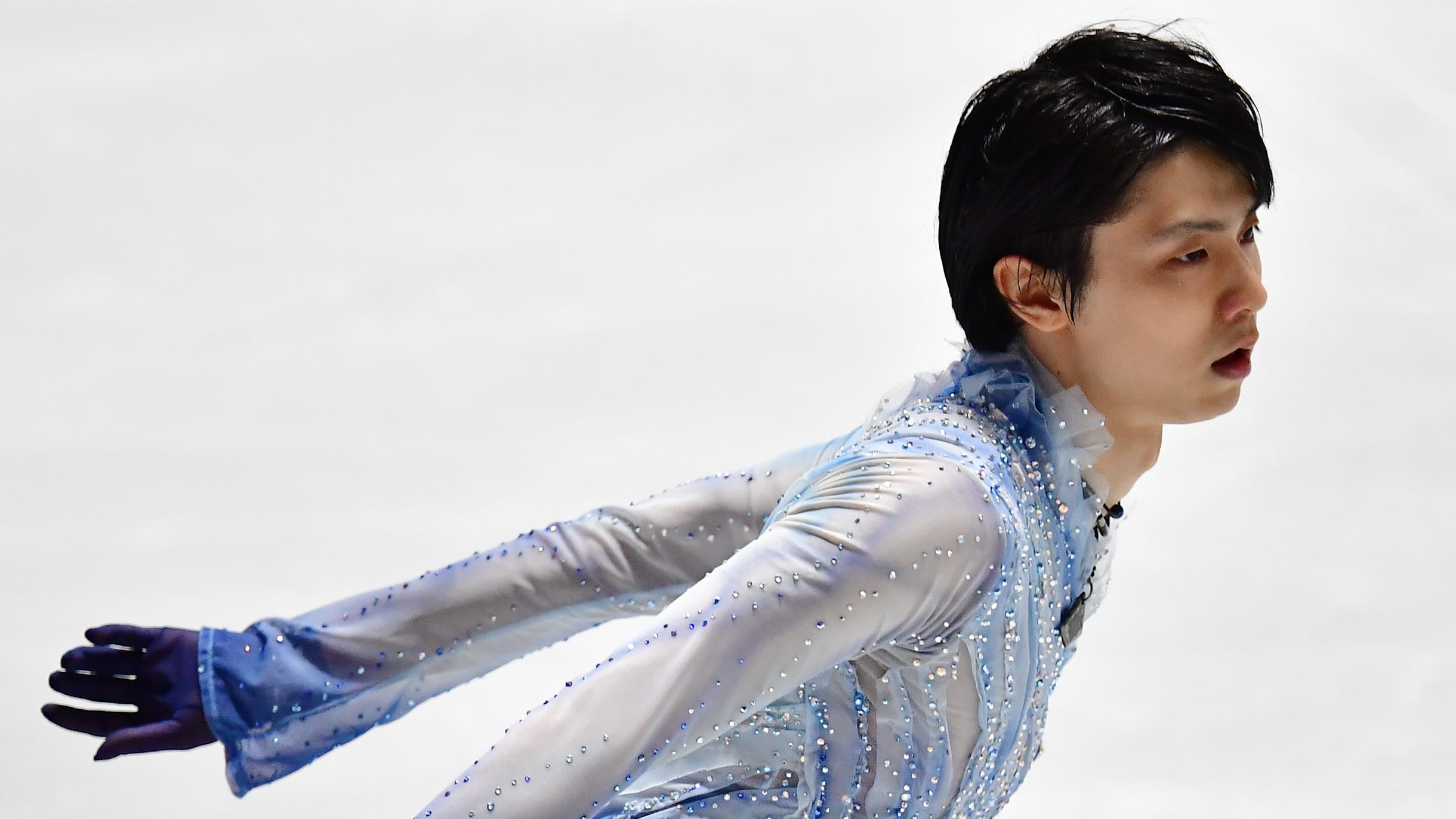 羽生結弦　Gショック　HANYU YUZURU G-SHOCK XYLITOL Casio G-shock GWX-5600-1JF G-lide Tough Solar Radio Watch