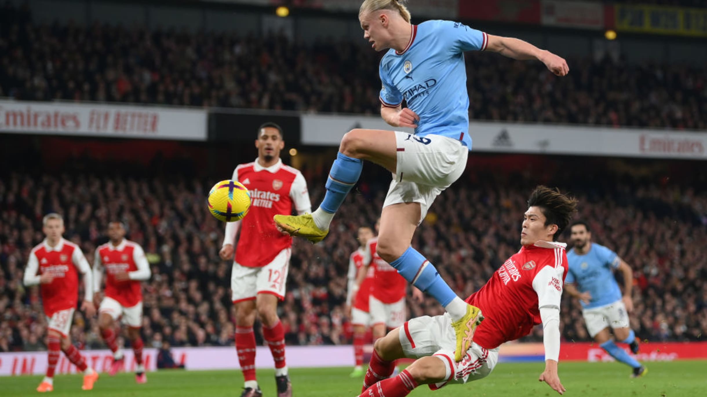 Arsenal x Manchester City fazem jogo valendo liderança