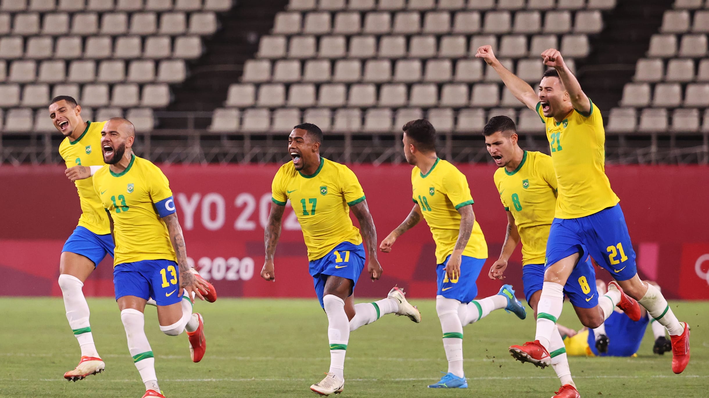 T'QUIO, TO - 03.08.2021: TOKYO 2020 OLYMPIAD TOKYO - Renier do Brasil  celebrates scoring decisive penalty during the Mexico-Brazil soccer game at  the Tokyo 2020 Olympic Games held in 2021, the game