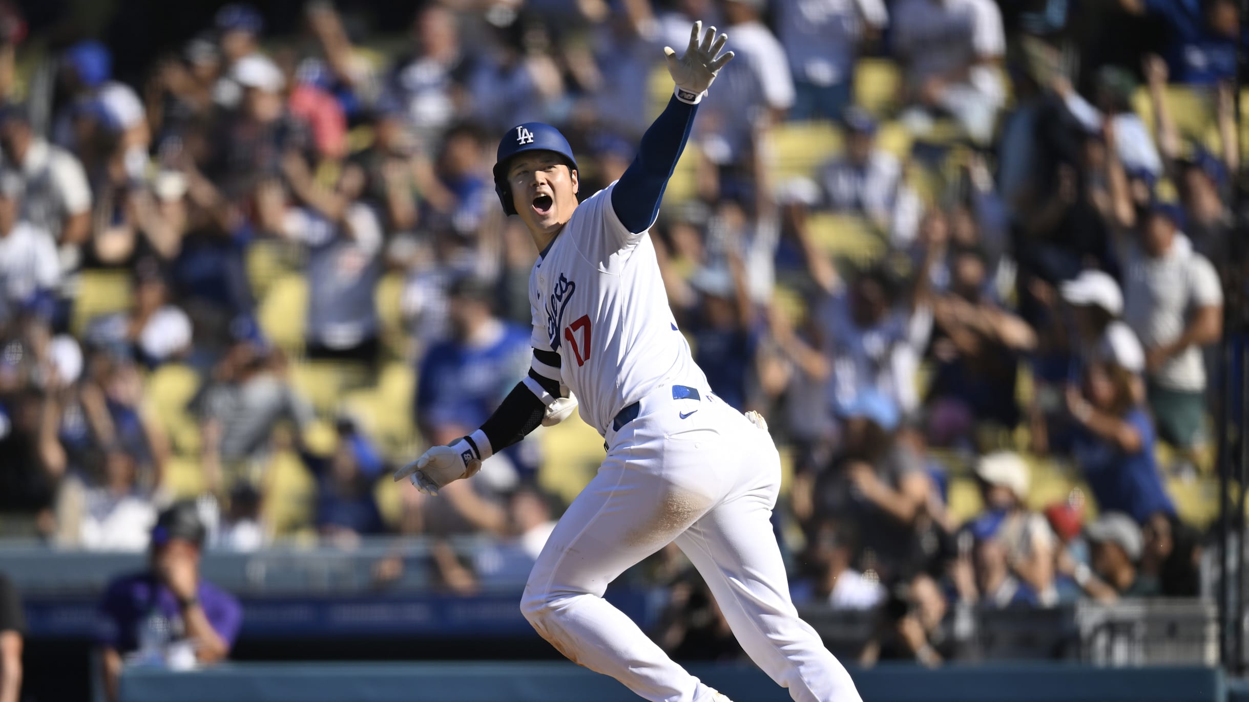 大谷翔平 大谷翔平が9回に起死回生の同点ホームラン！2盗塁も決め「53-55