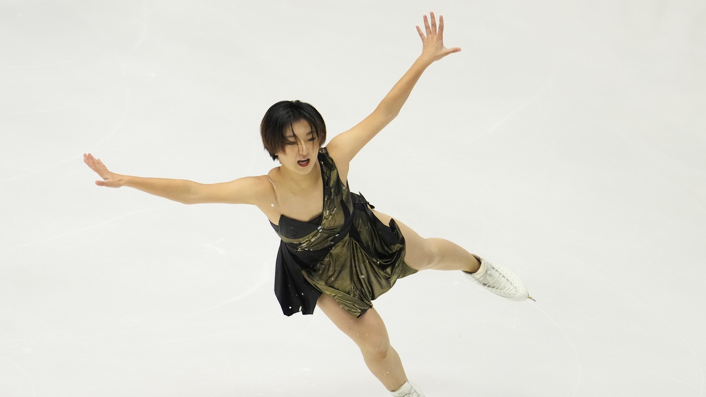 Kaori Sakamoto leads the women's short program at figure skating's