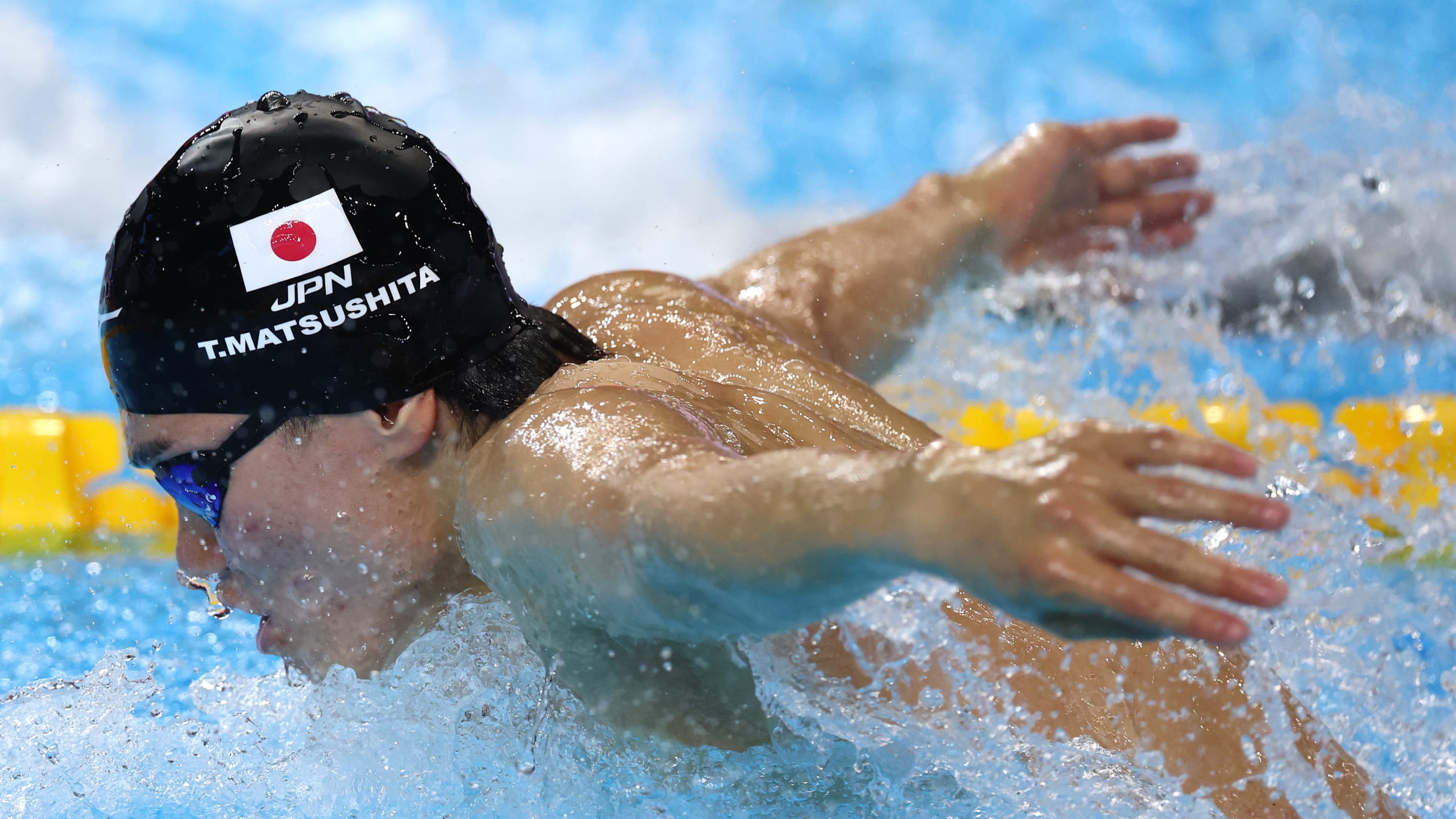 パリ2024競泳唯一のメダリスト松下知之がレオン・マルシャンと対決