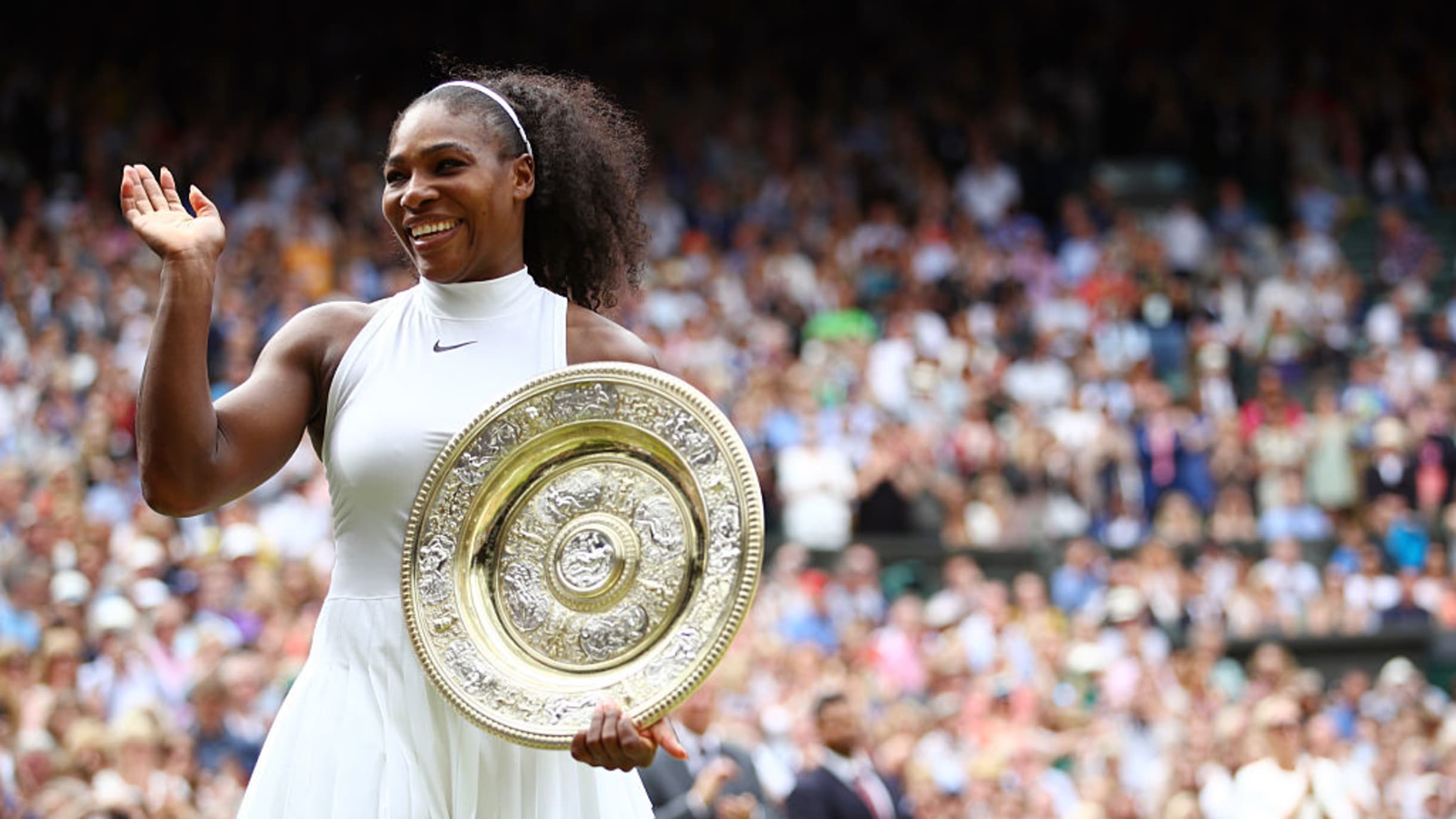 Serena Williams talks to crowd in French after winning opening match at  French Open