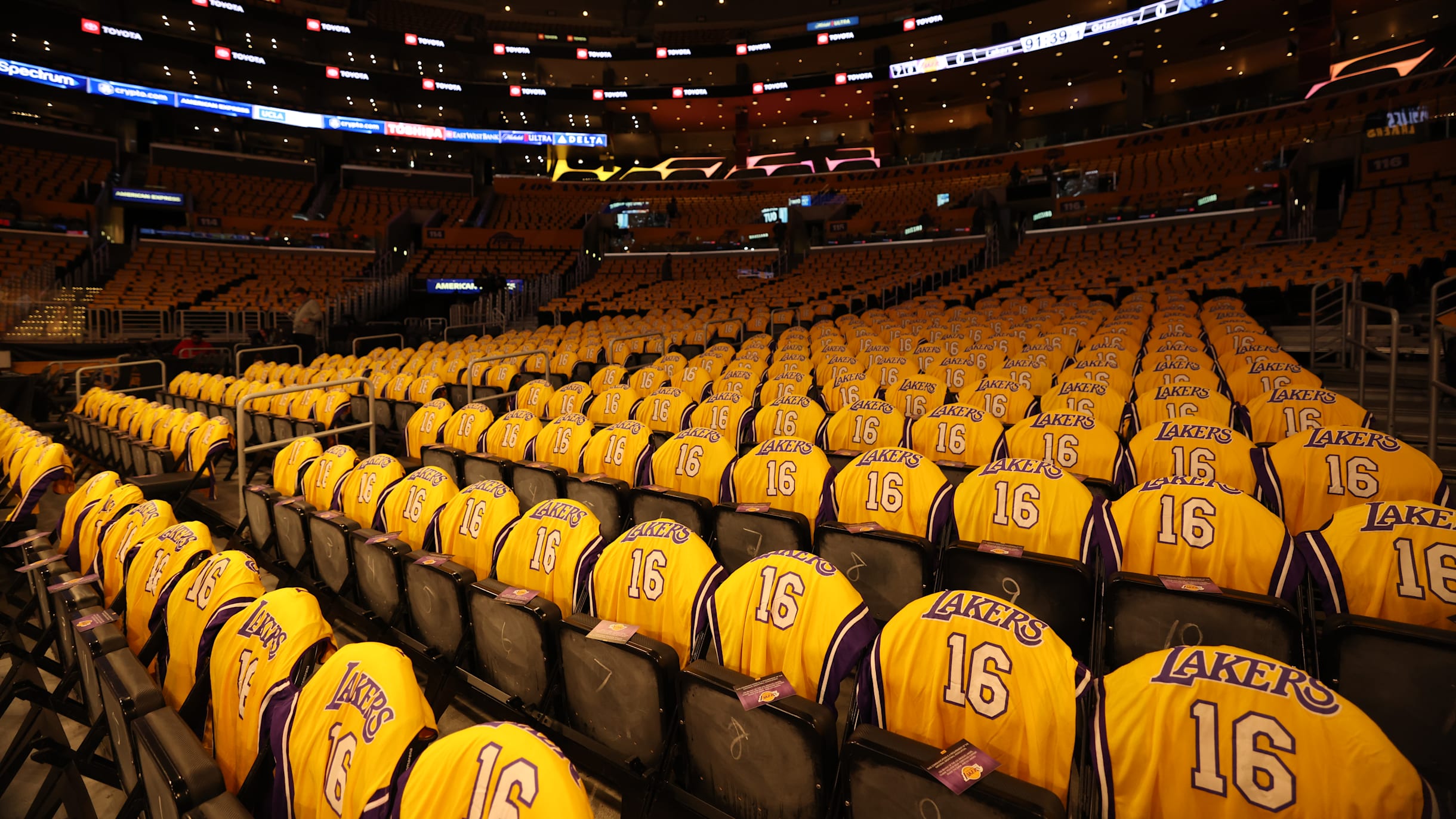 Pau Gasol LA Lakers Jersey - Size XL - From Jersey Retirement