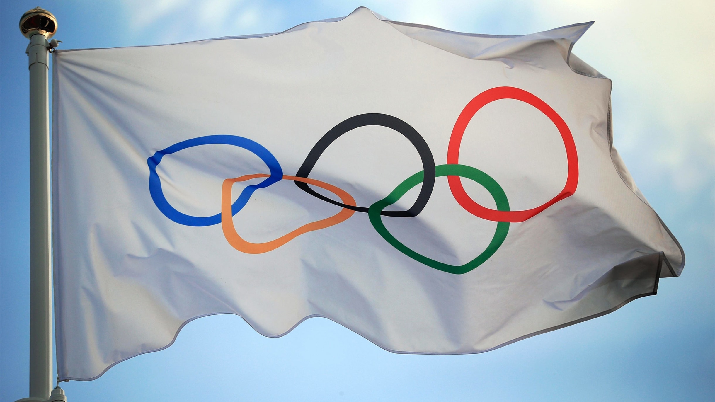 JO : C'est une immense émotion, le drapeau olympique hissé sur