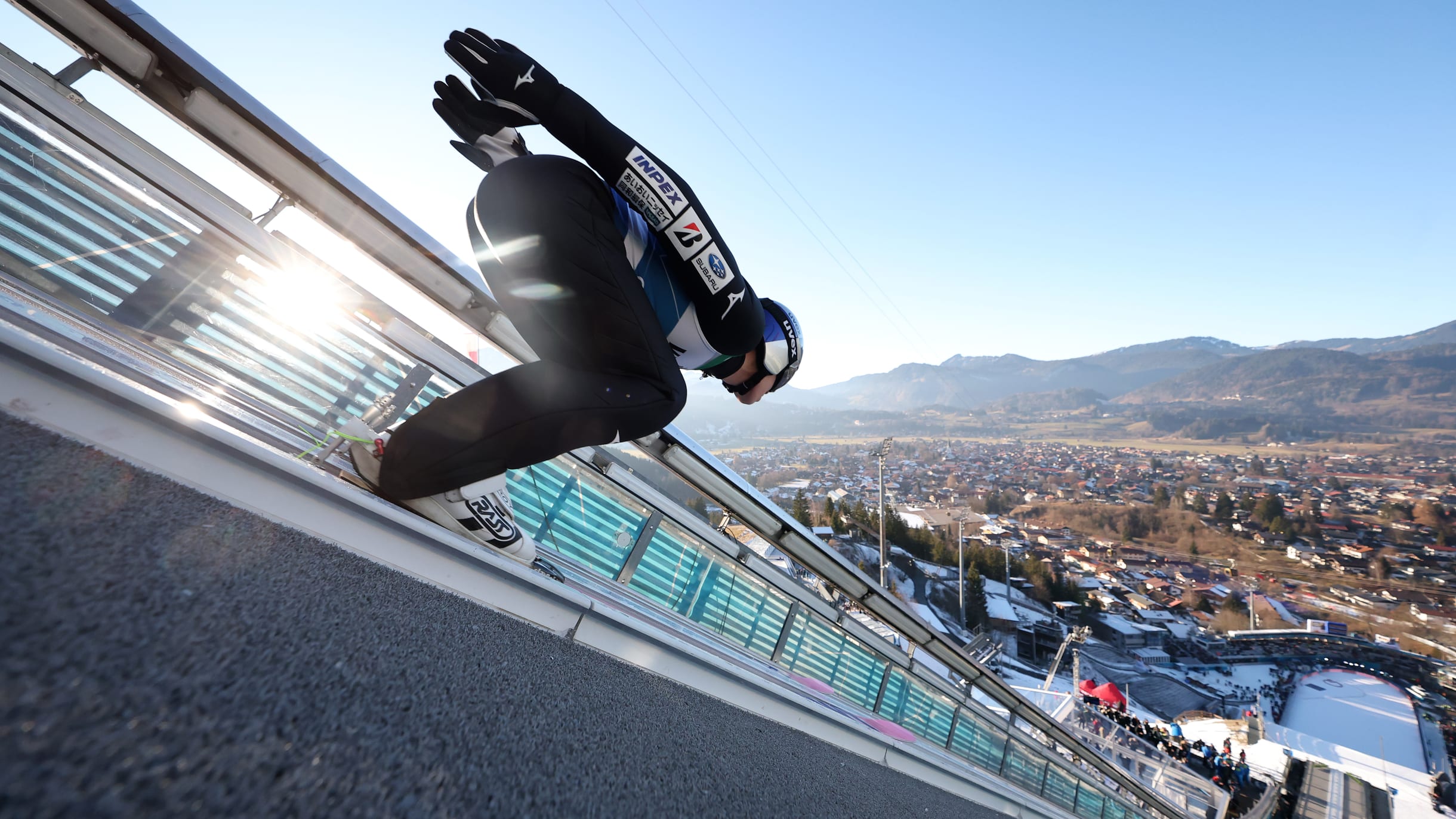 スキージャンプ週間第1戦 小林陵侑が6位 優勝は今季絶好調のドメン