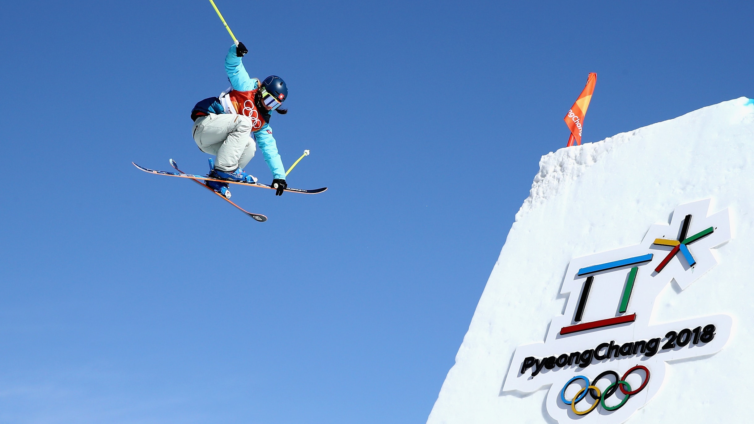 Whats the difference between the snowboard and ski freestyle events at Beijing 2022?