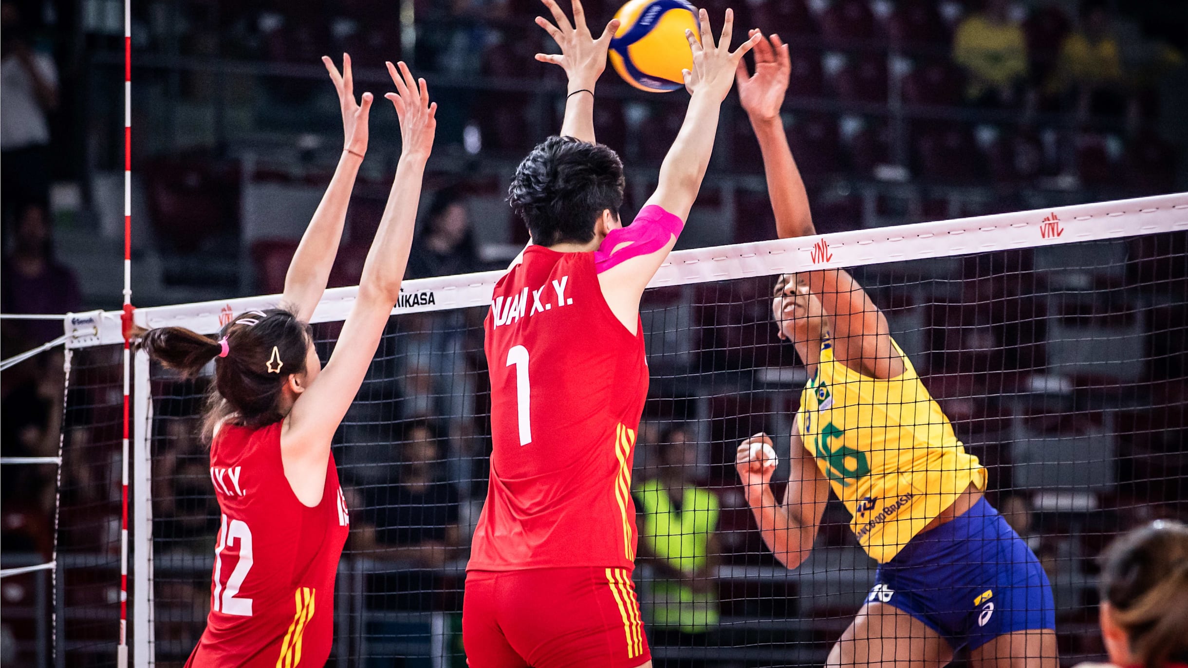 Vôlei: China vence Brasil em estreia com virada no tie-break
