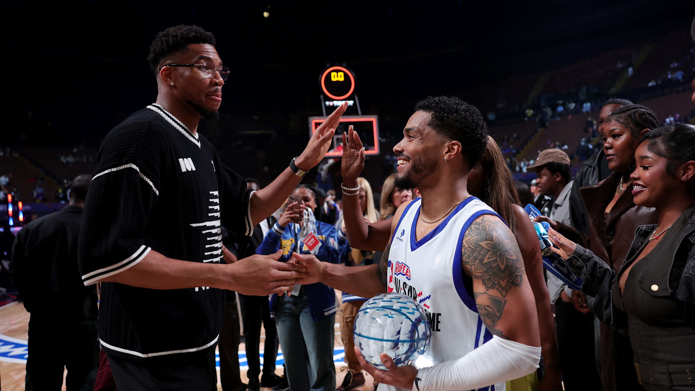 NBA ALLSTAR TEAM GIANNIS モデル NBA All-Star Celebrity Game Results: Team Giannis rallies past