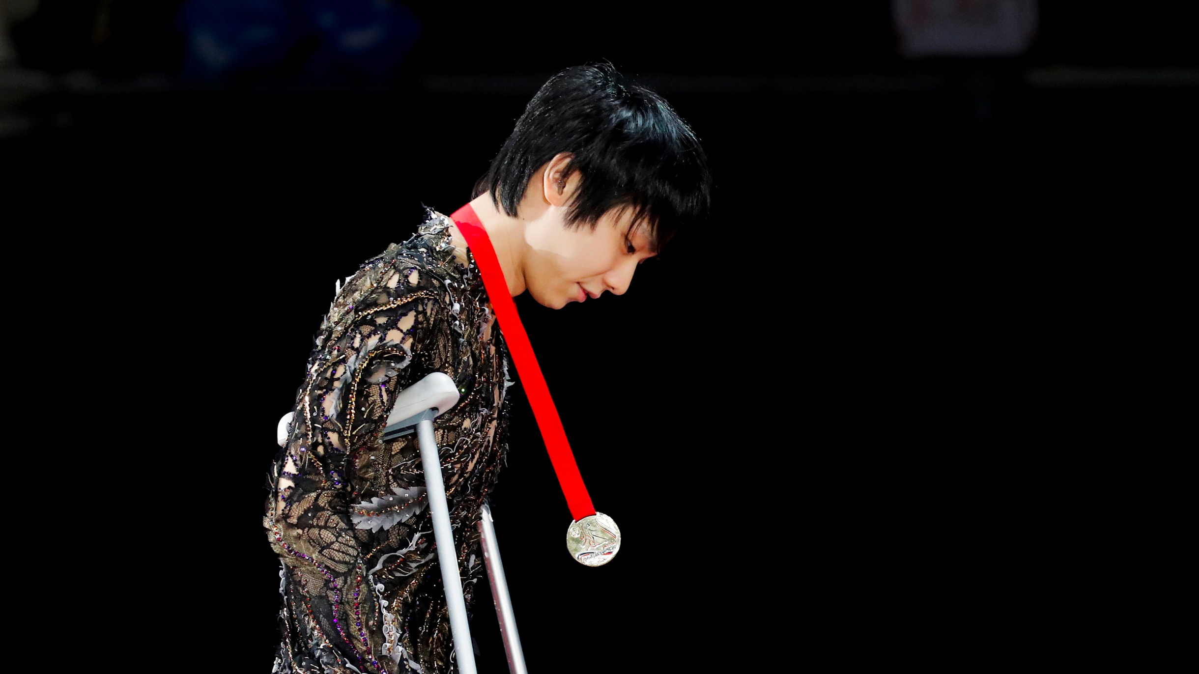 Yuzuru Hanyu receives medal on crutches but is hopeful of Grand