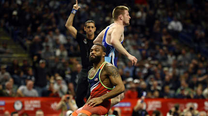 スポーツ選手 THE BATTLE FOR THE OLYMPIA XII 2007 USA Wrestling | Match notes: Lee wins semifinals at World