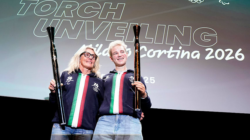 asics - 現物 2018年の平昌オリンピックピック冬季大会記念品 聖火ランナー トーチ asics - 現物 2018年の平昌オリンピックピック冬季大会記念品