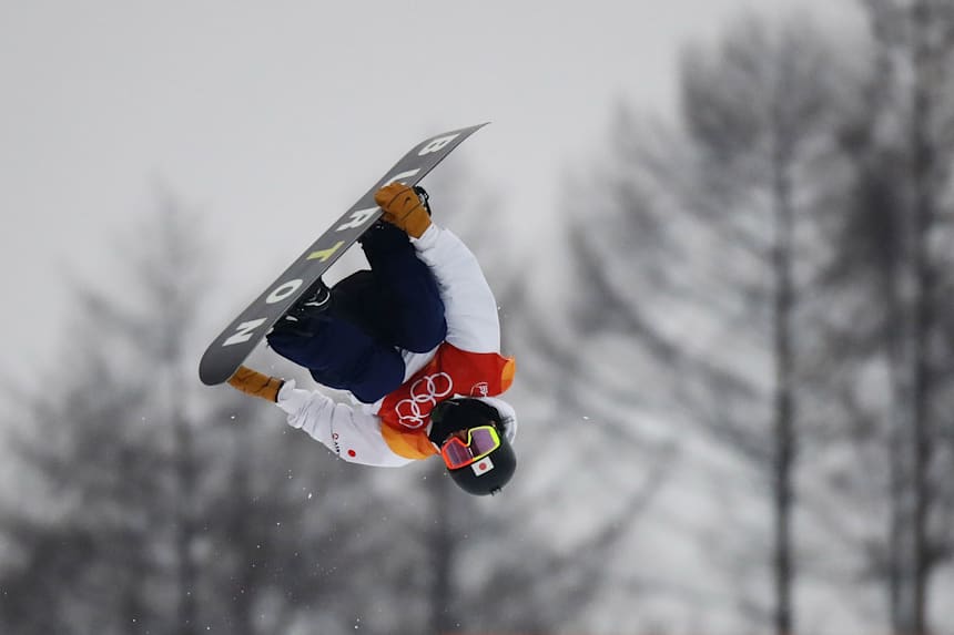 Shaun White grabs dramatic late gold in snowboard halfpipe