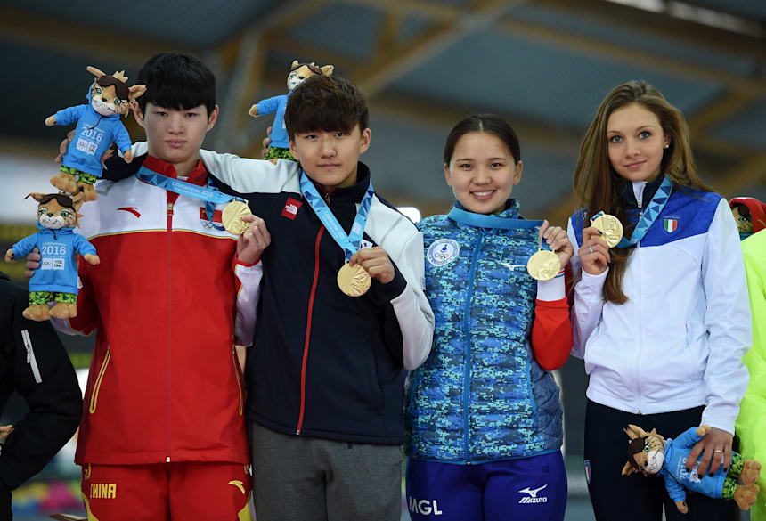 Mixed Team Six (from left): China's Shen Hanyang, Chung Jae Woong of Republic of Korea, record-breaking Mongolian Sumiya Buyantogtokh and Noemi Bonazza of Italy. Photo: YIS / IOC Jon Buckle