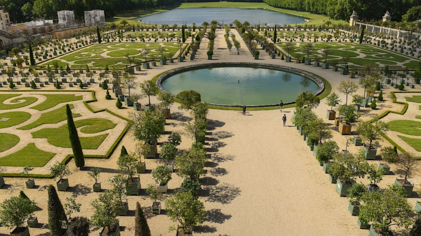  General view of the gardens at the Chateau de Versailles 