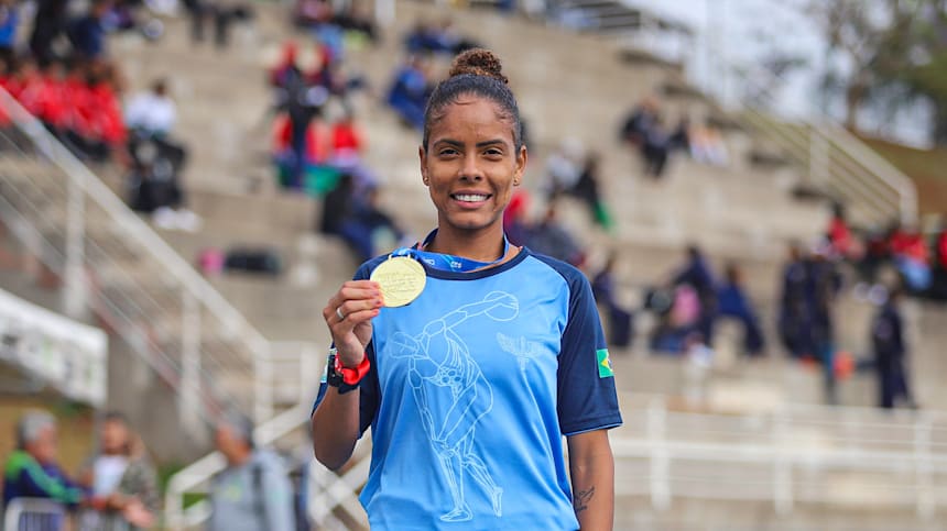 Mirelle Leite com medalha no Brasileiro sub-23.